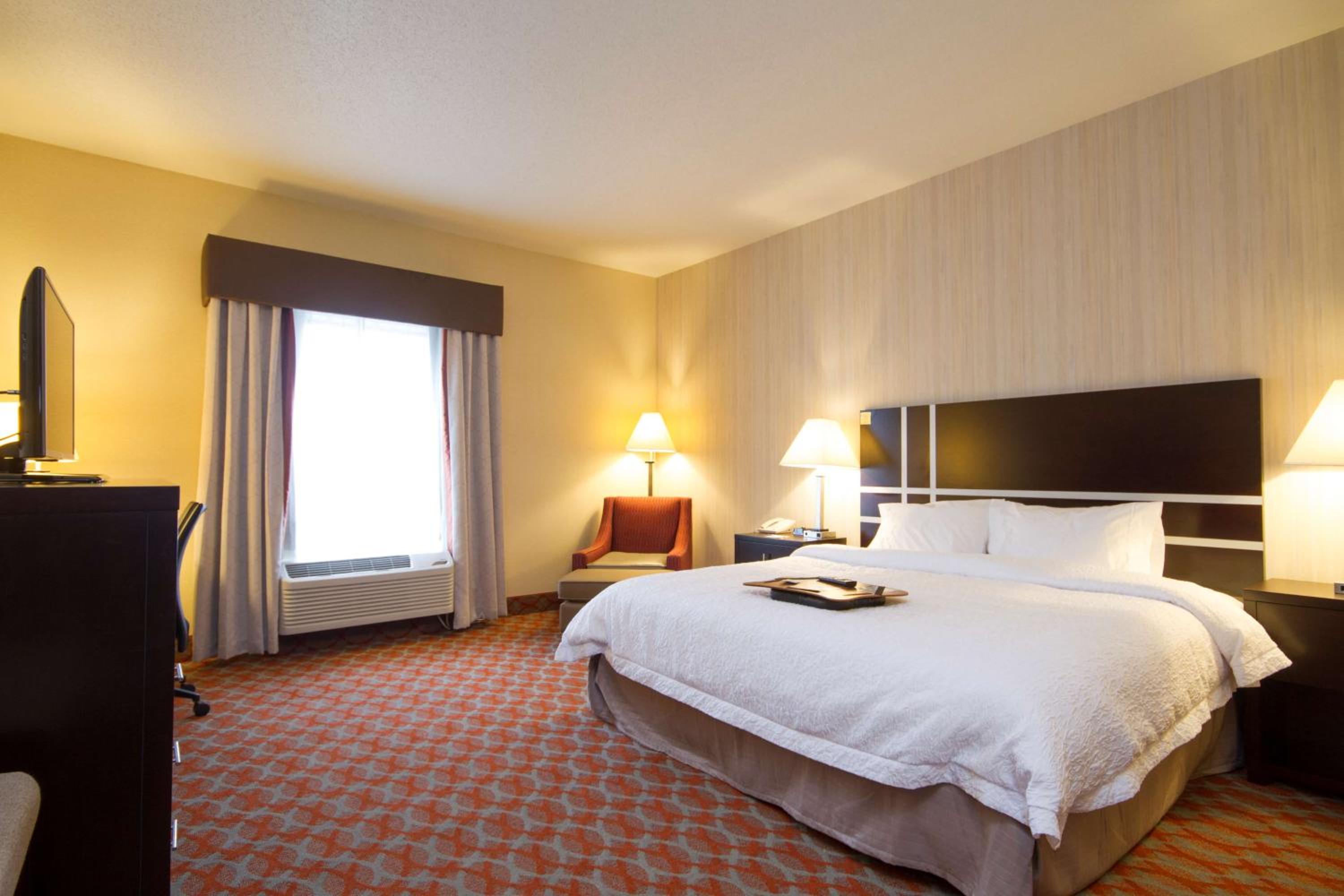 King Room with King Bed - Non-Smoking - Photo 1