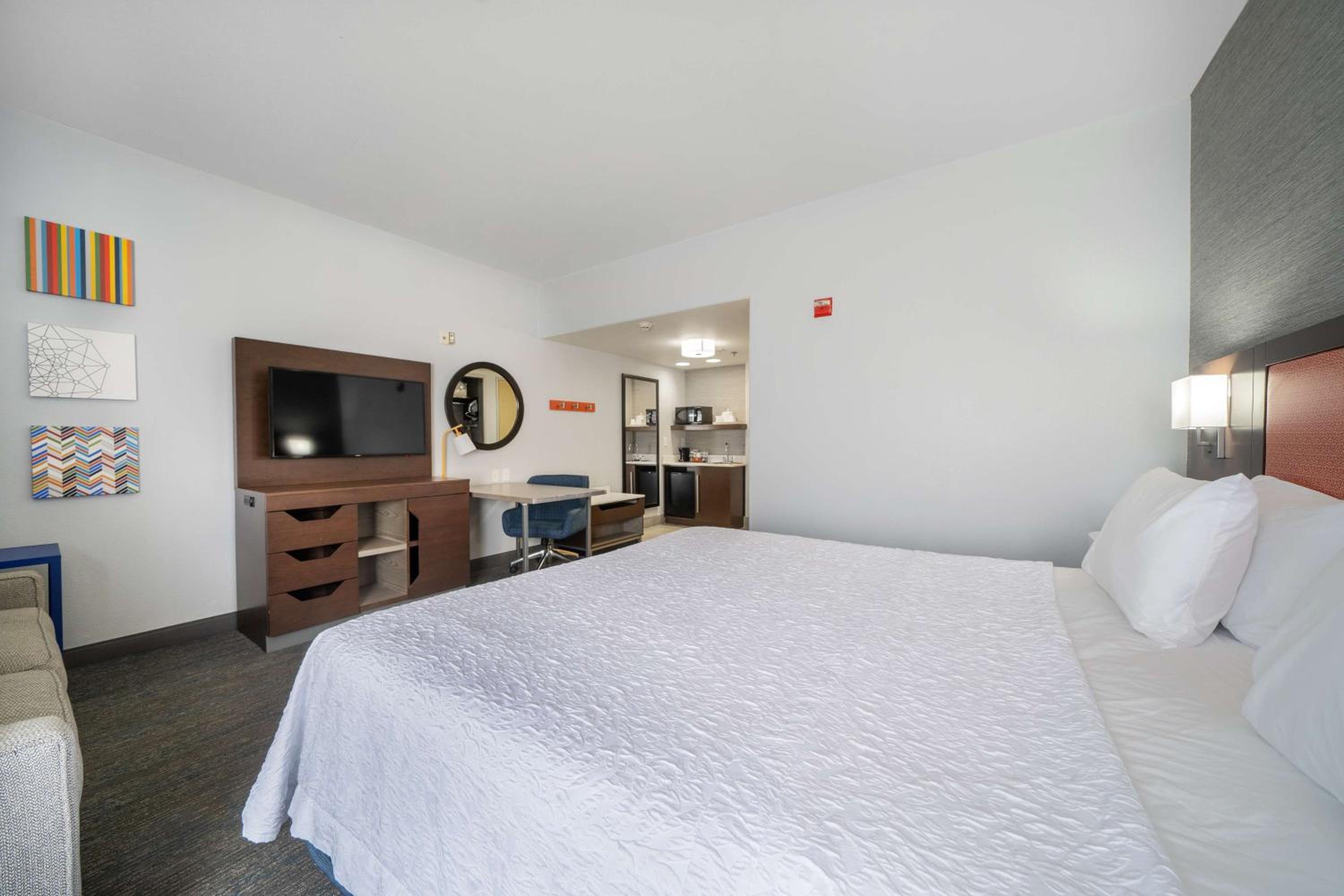 King Studio with Sofa Bed - Non-Smoking - Photo 5