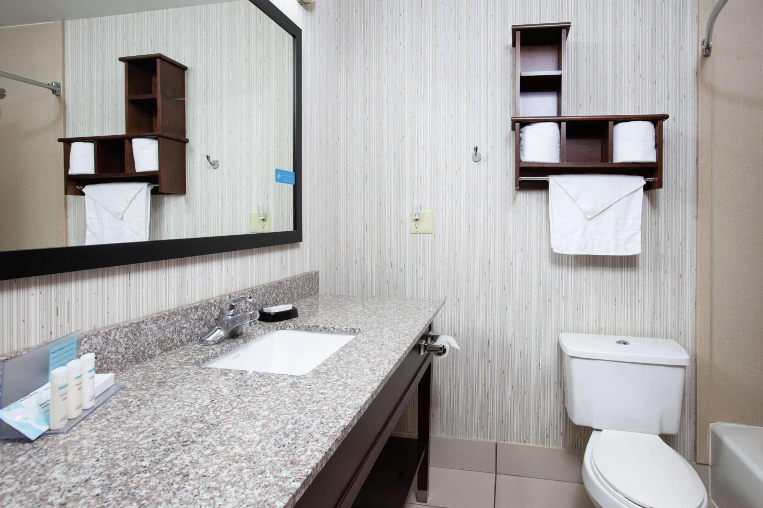 King Room with King Bed - Non-Smoking - Photo 3