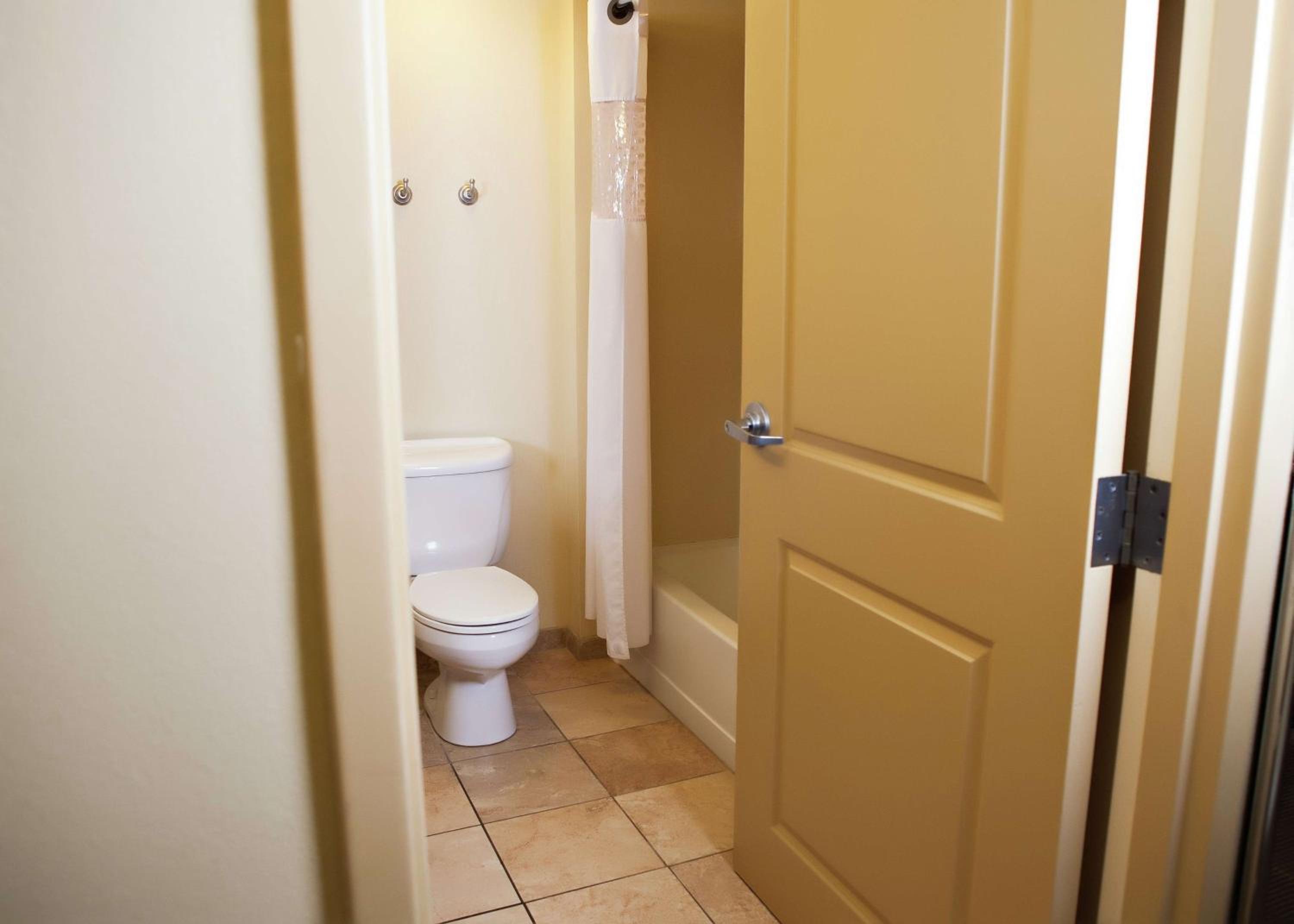 Queen Room with Two Queen Beds - Hearing Access/Non-Smoking - Photo 3