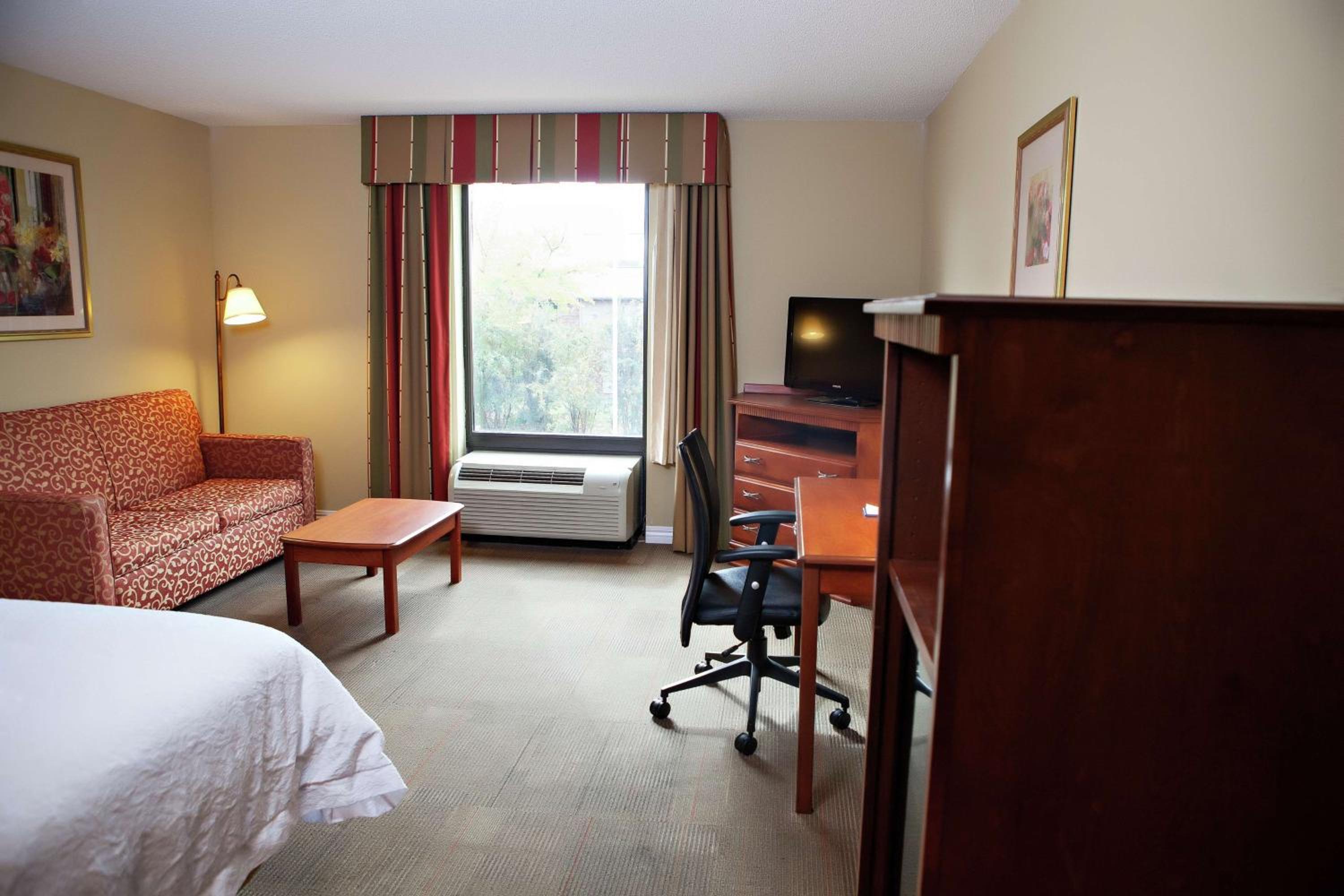 King Room with Sofa Bed and Study - Non-Smoking