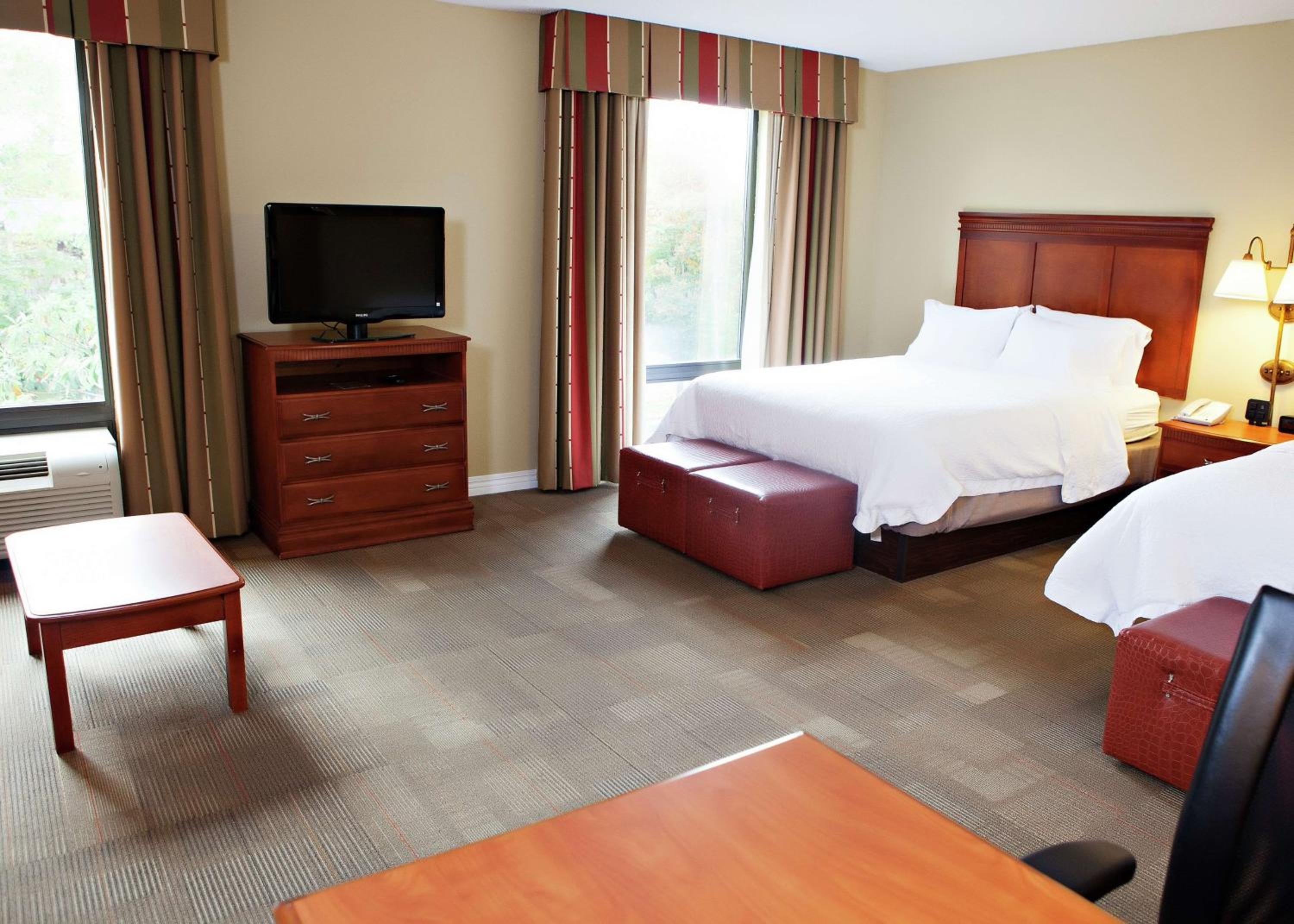 Queen Studio Suite with Two Queen Beds - Non-Smoking - Photo 4