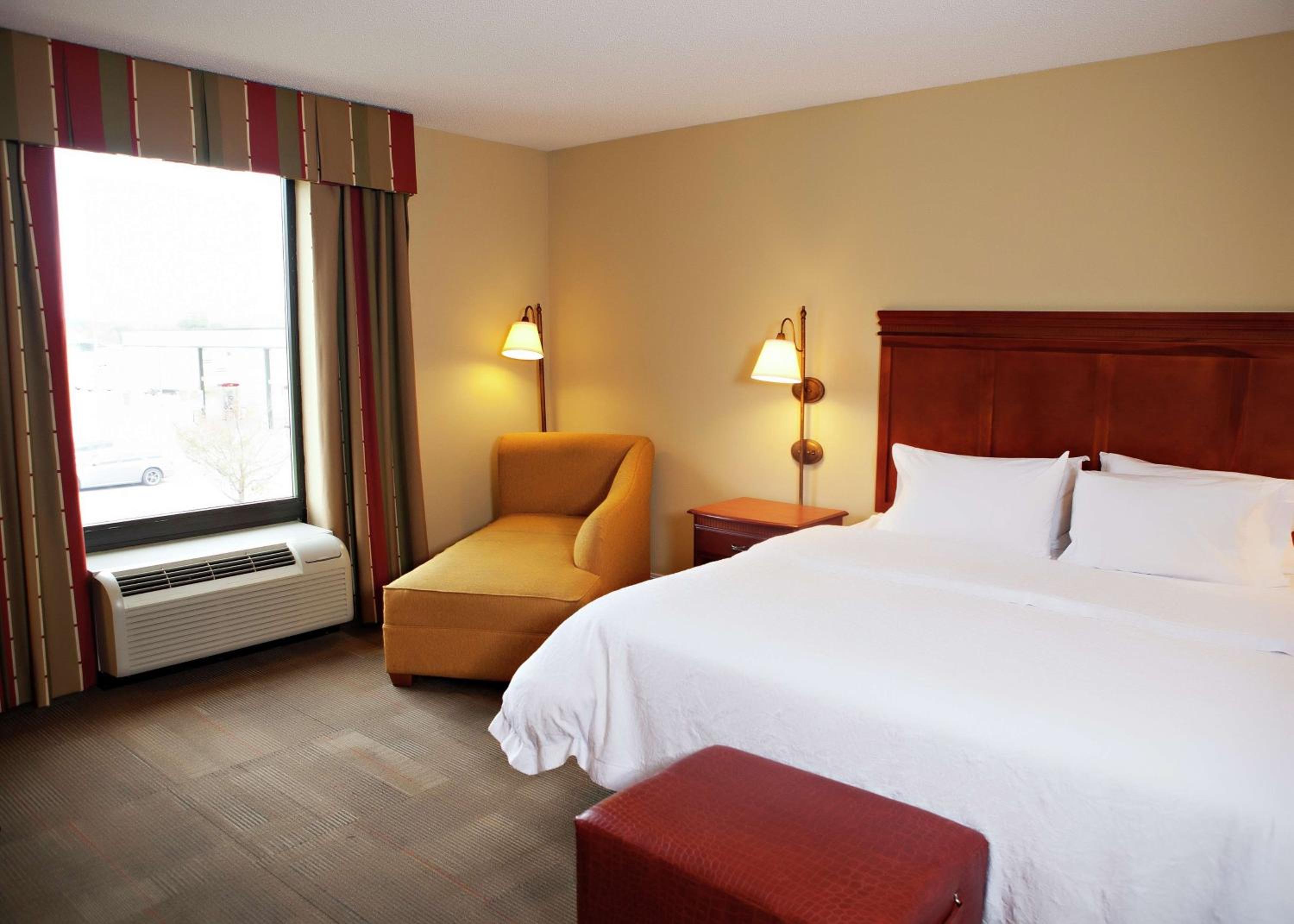 King Room with Accessible Tub - Mobility and Hearing Access/Non-Smoking - Photo 1