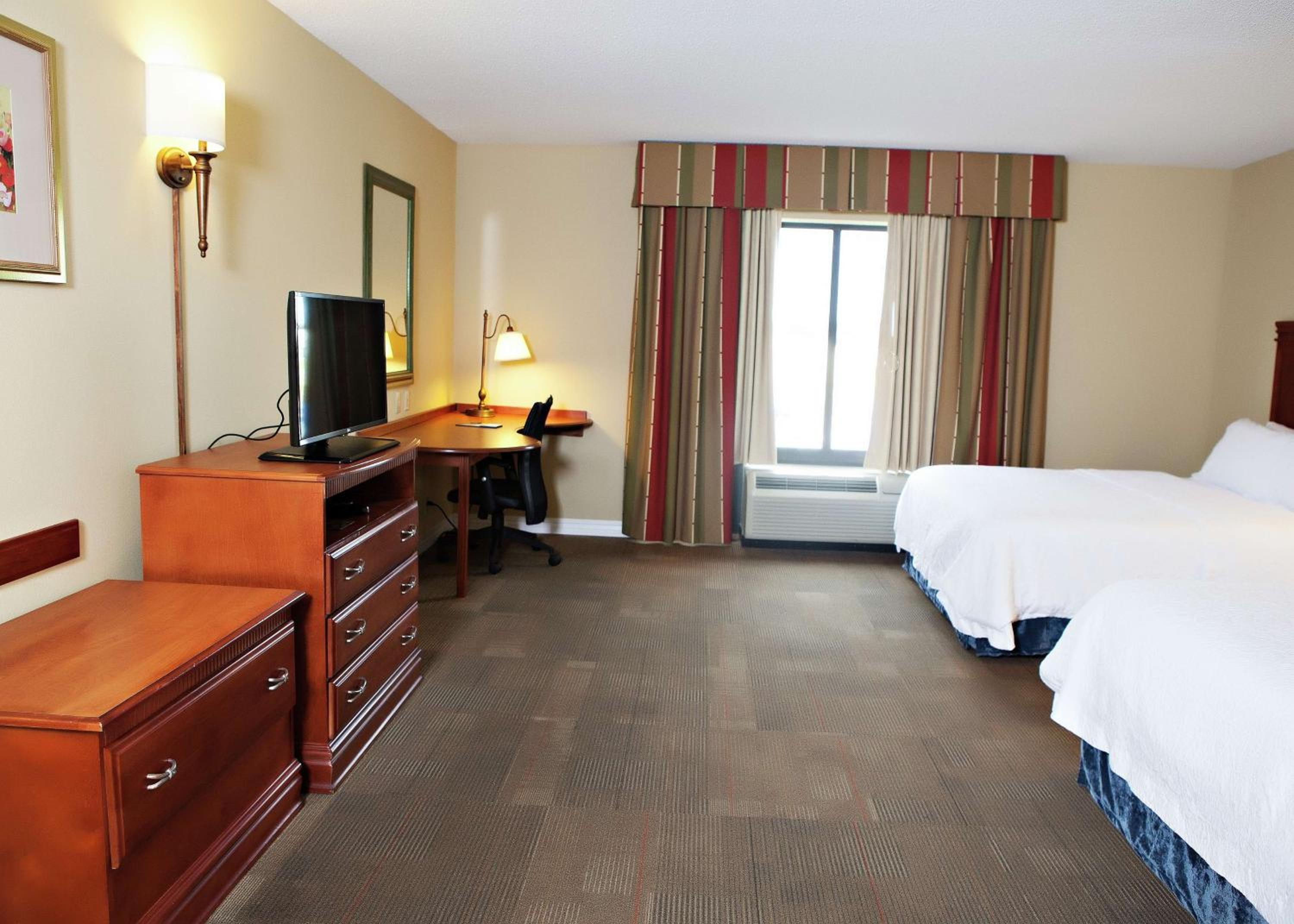 Queen Room with Two Queen Beds - Mobility and Hearing Access/Non-Smoking - Photo 2