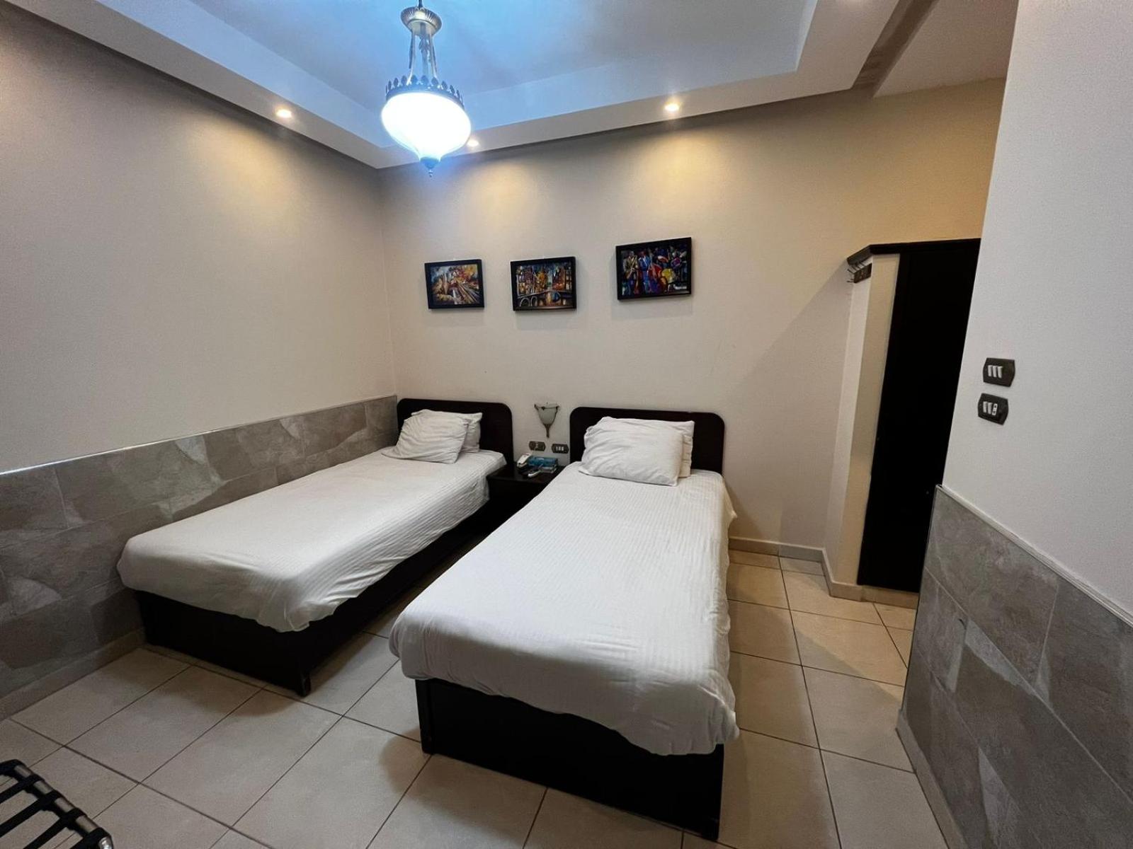 Standard Twin Room - Photo 11