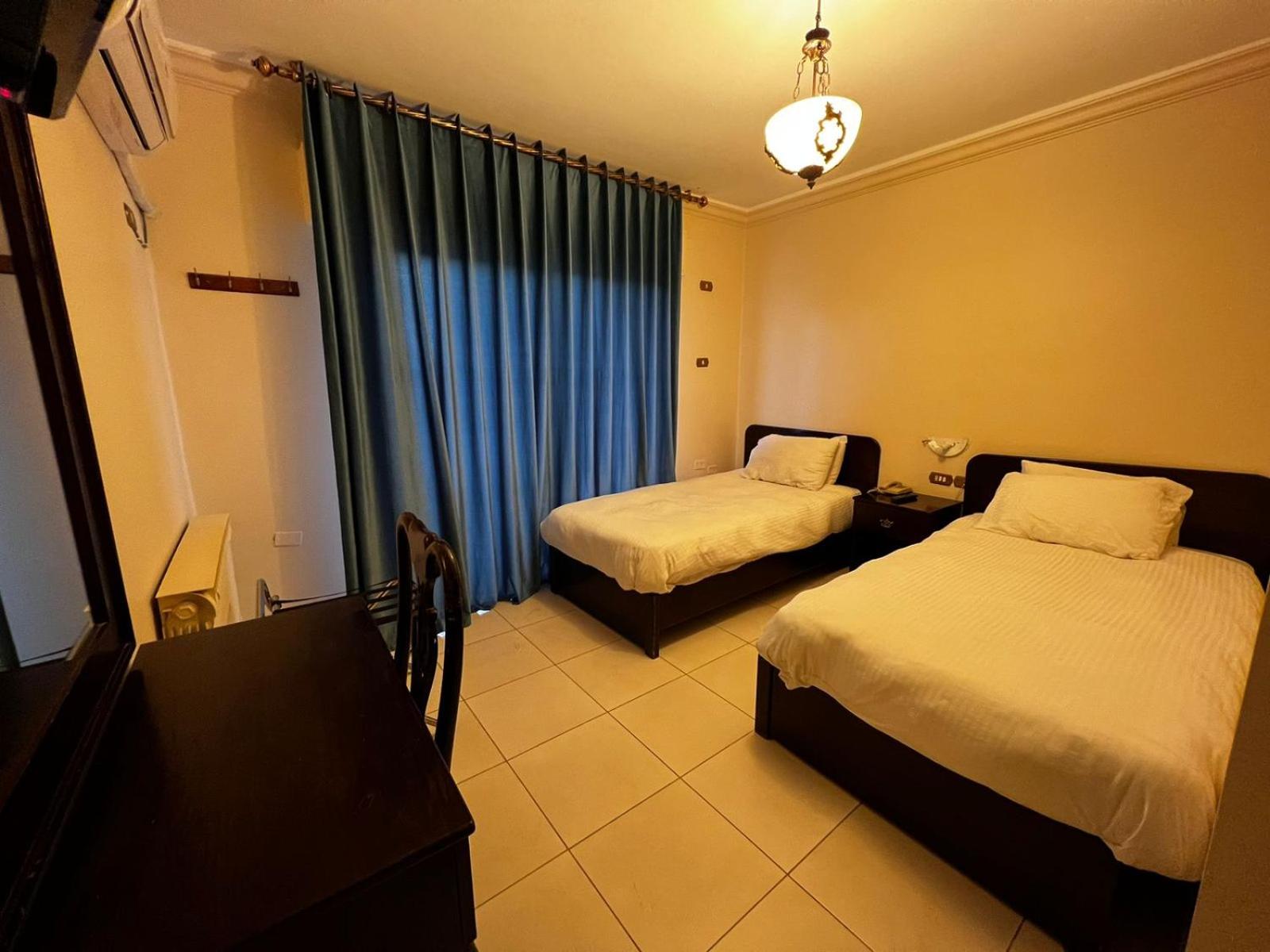 Standard Twin Room - Photo 2
