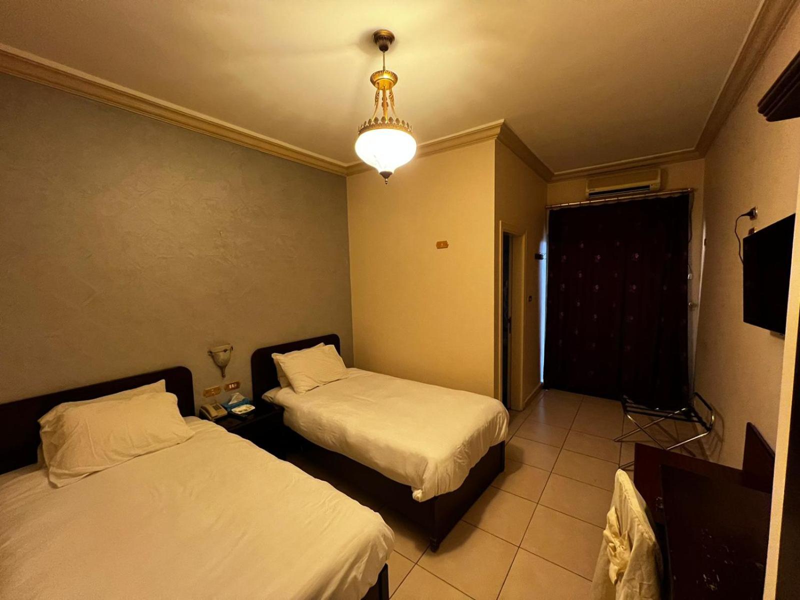 Standard Twin Room - Photo 3