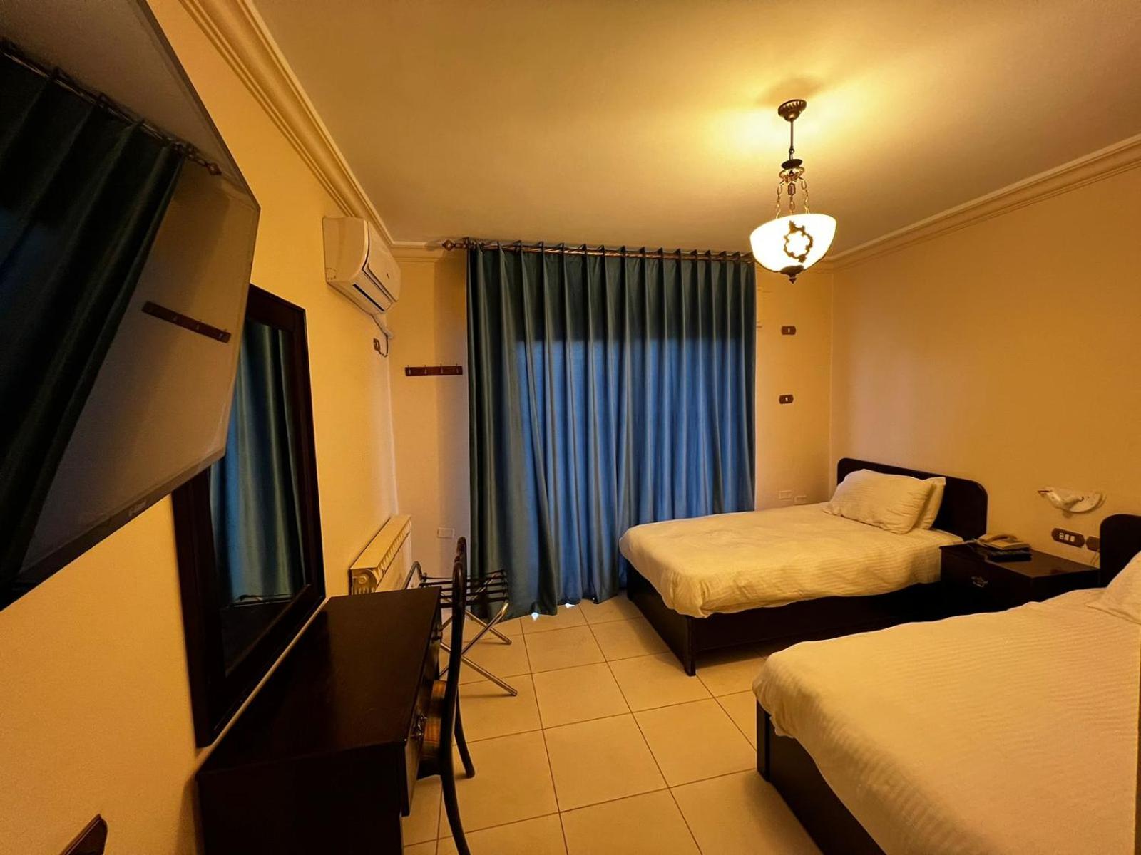 Standard Twin Room - Photo 4