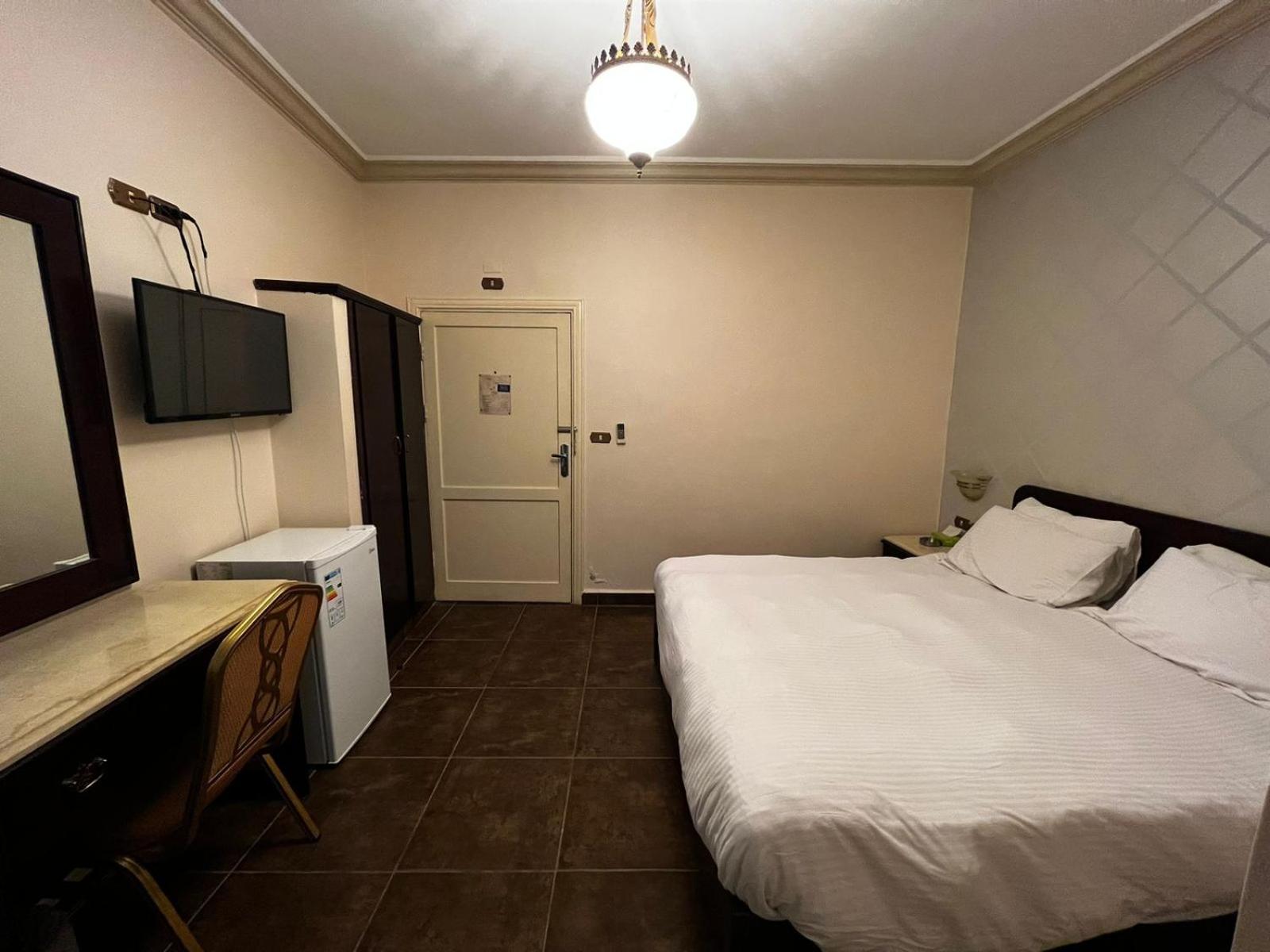 Double Room - Photo 3