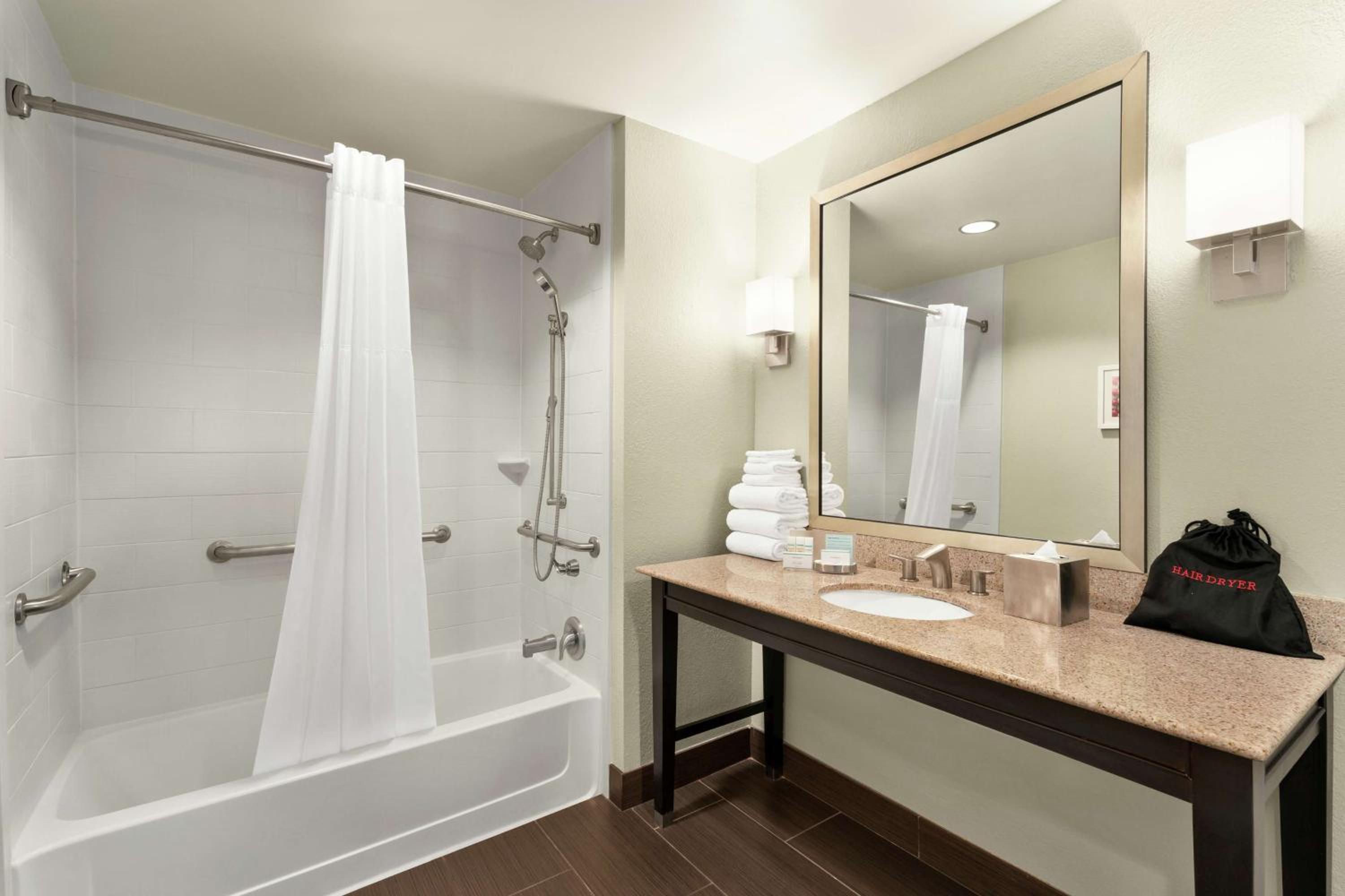 King Room with Mobility Accessible Tub - Photo 6