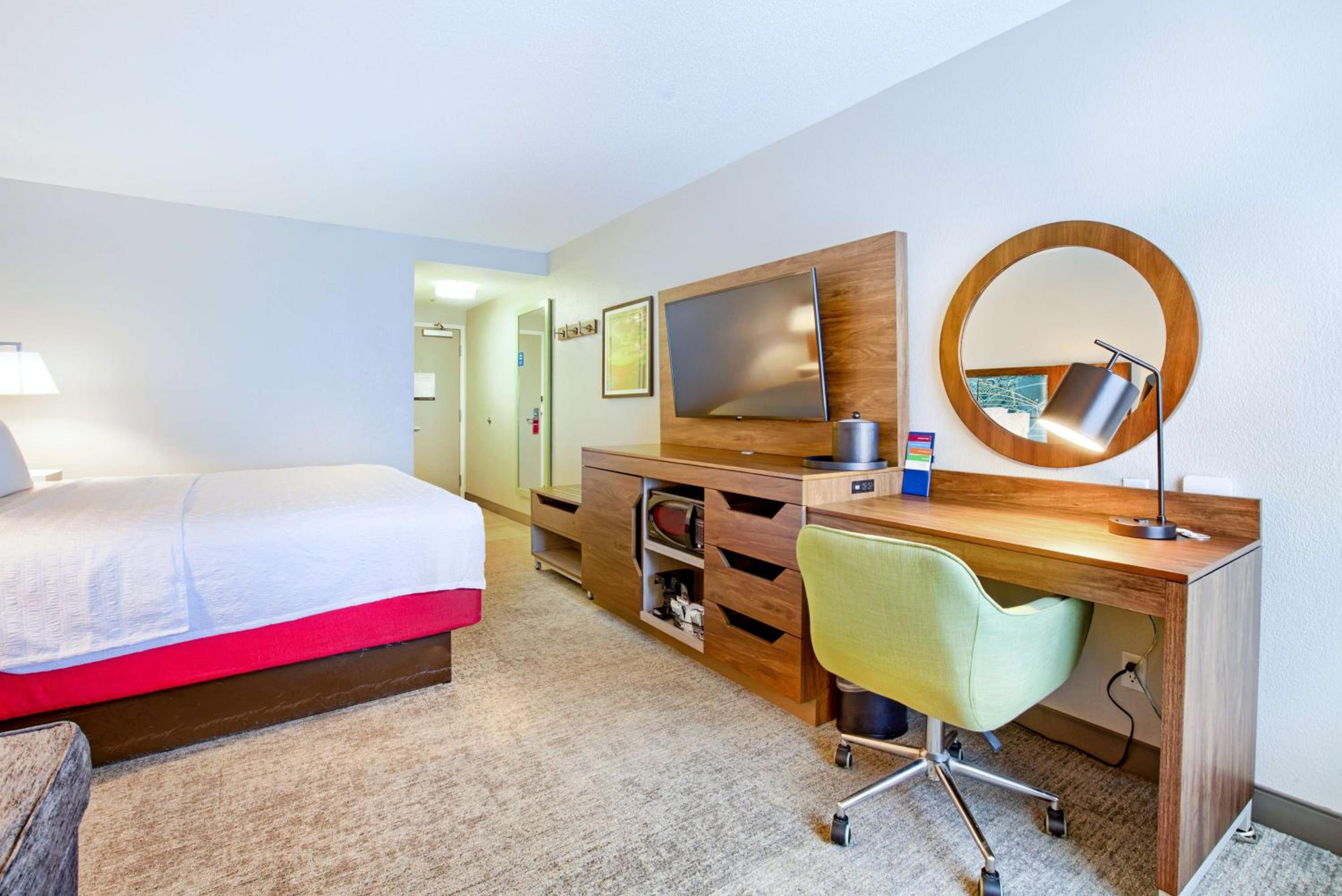 King Room with Sofa Bed and Study - Non-Smoking - Photo 6