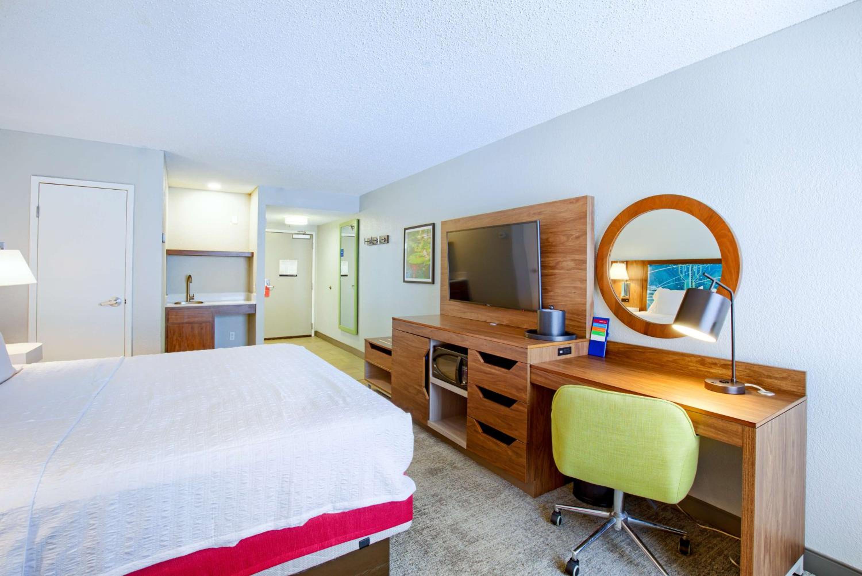 King Room with King Bed - Non-Smoking - Photo 1