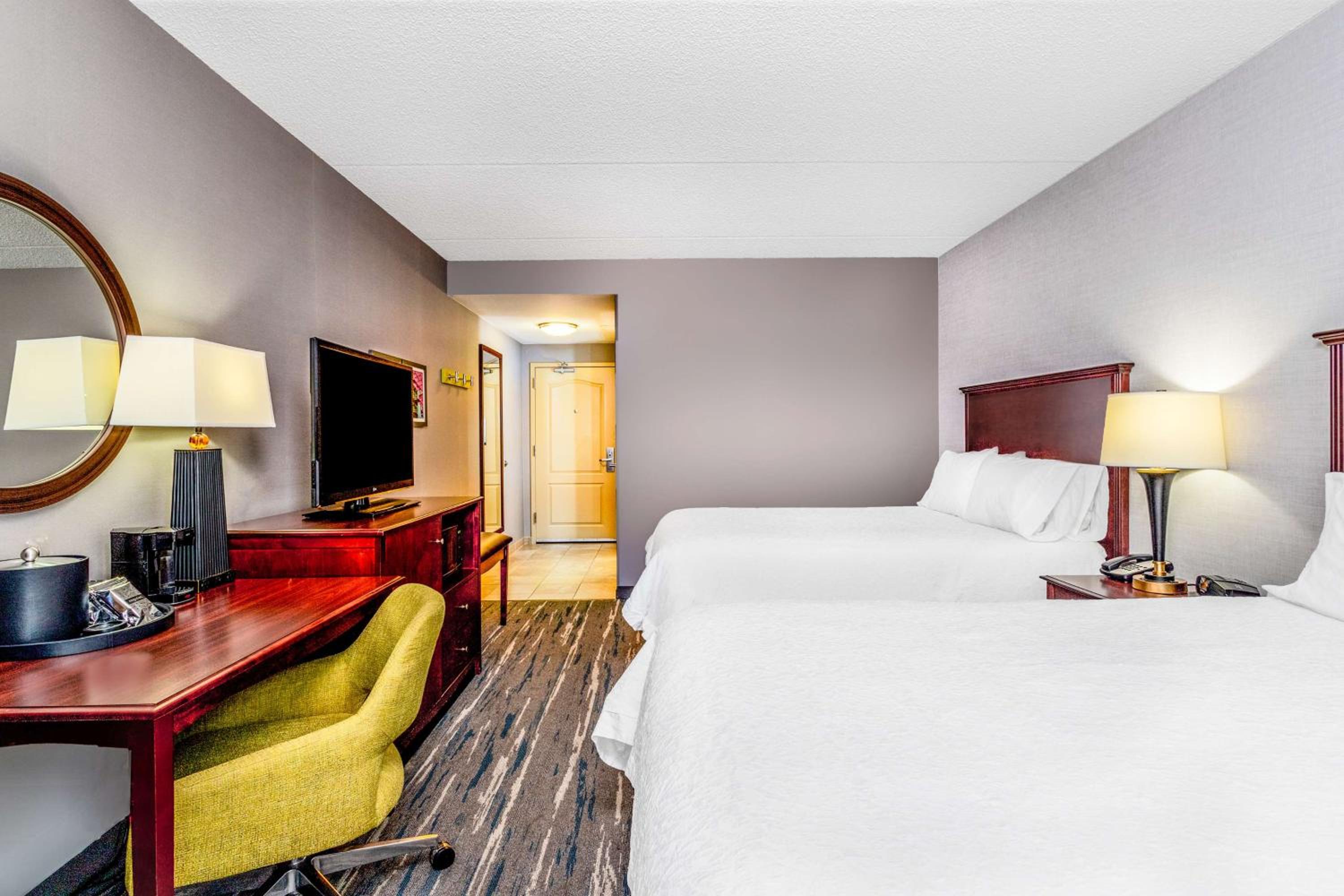 Queen Room with Two Queen Beds - Photo 2