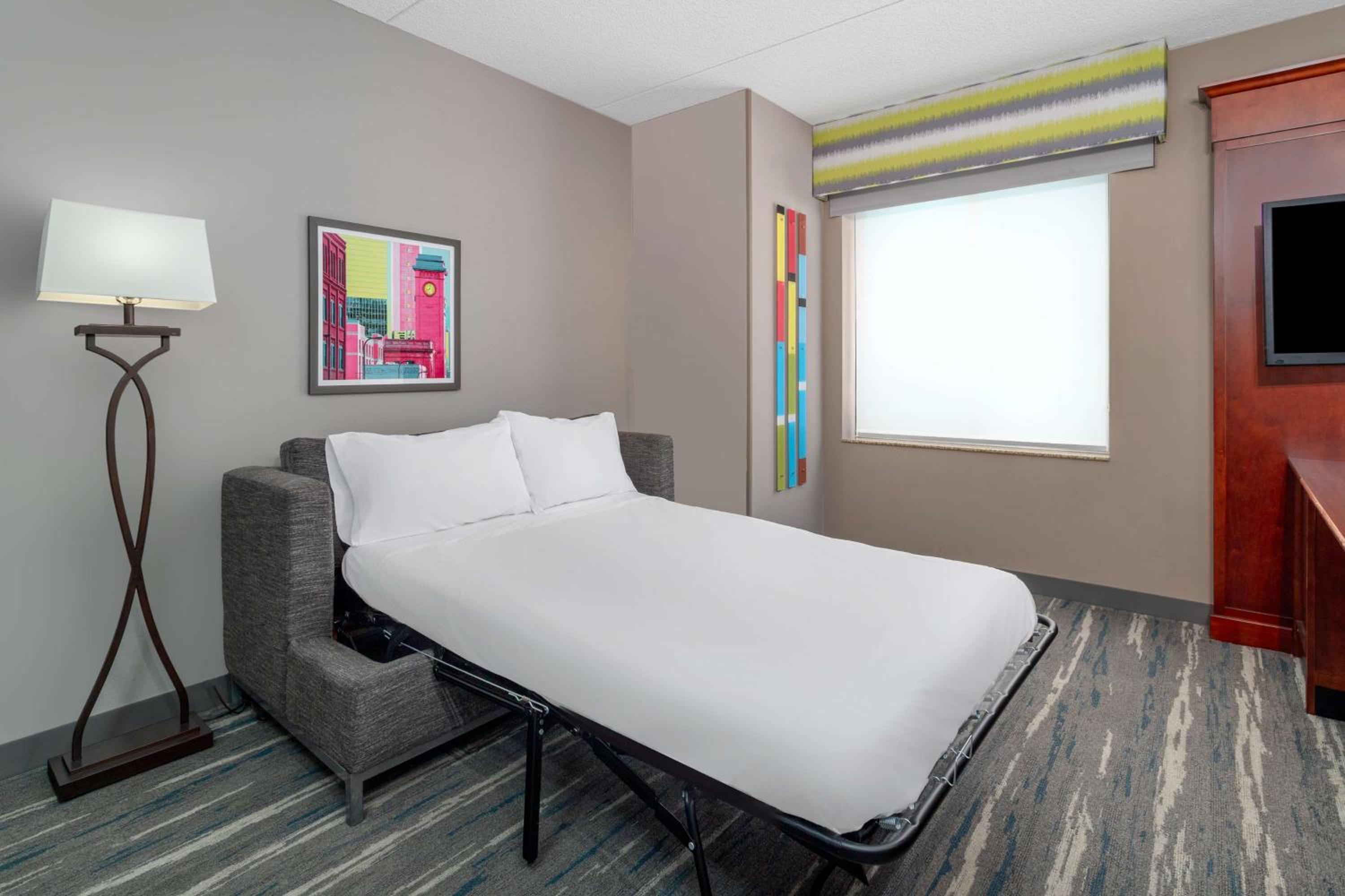 Queen Suite with Sofa Bed - Photo 2