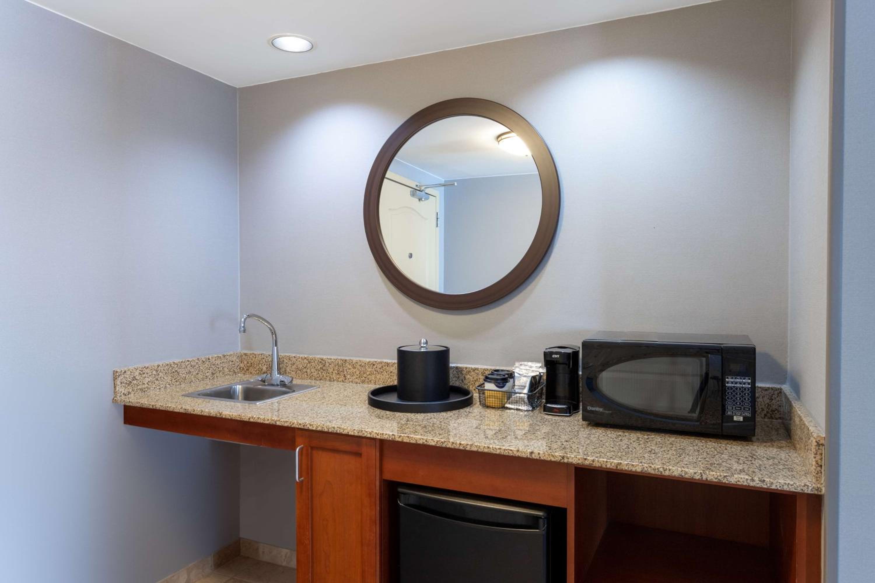 King Studio Suite with Sofa Bed - Hearing Access - Photo 5