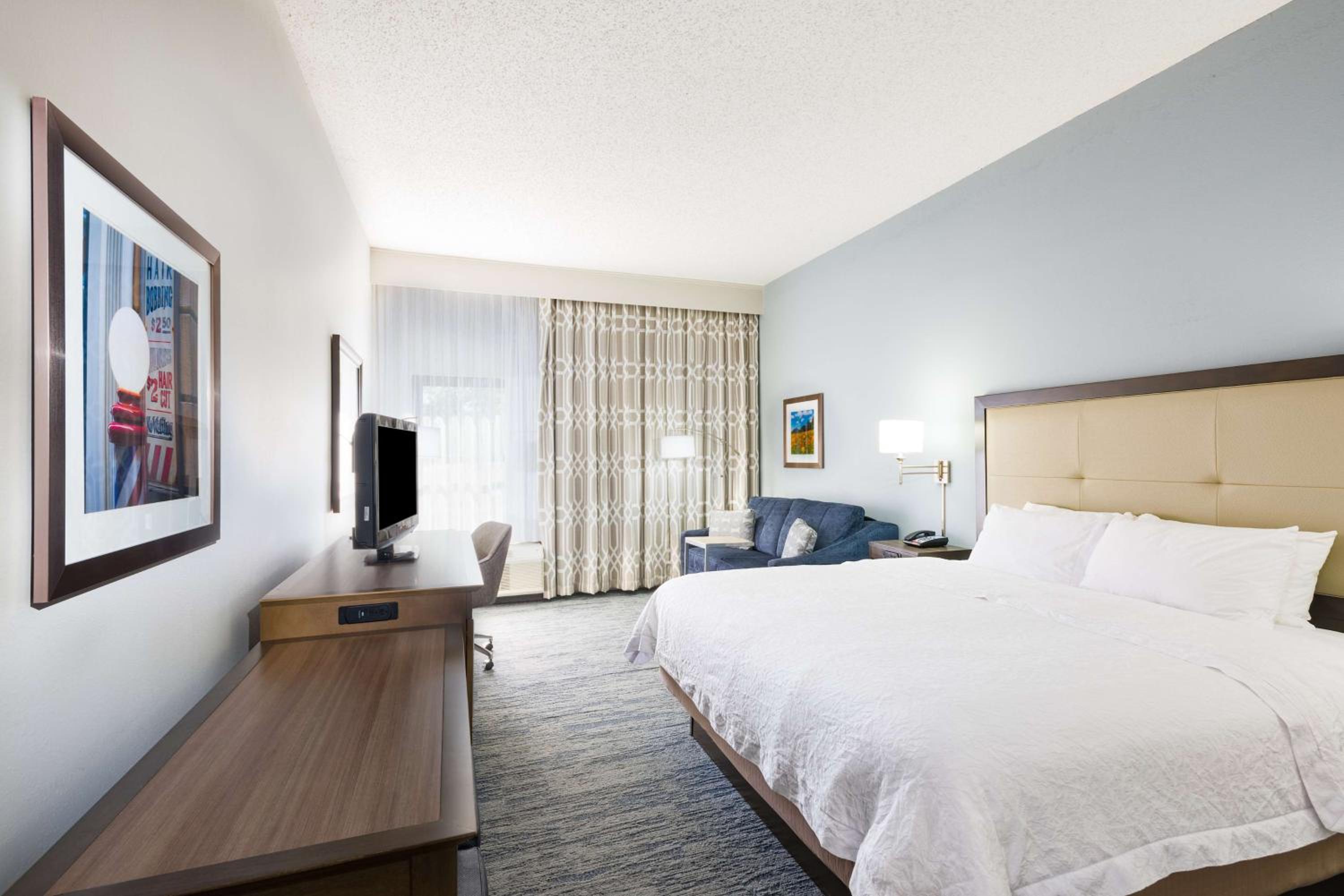 King Room with Sofa Bed - Non-Smoking - Photo 1