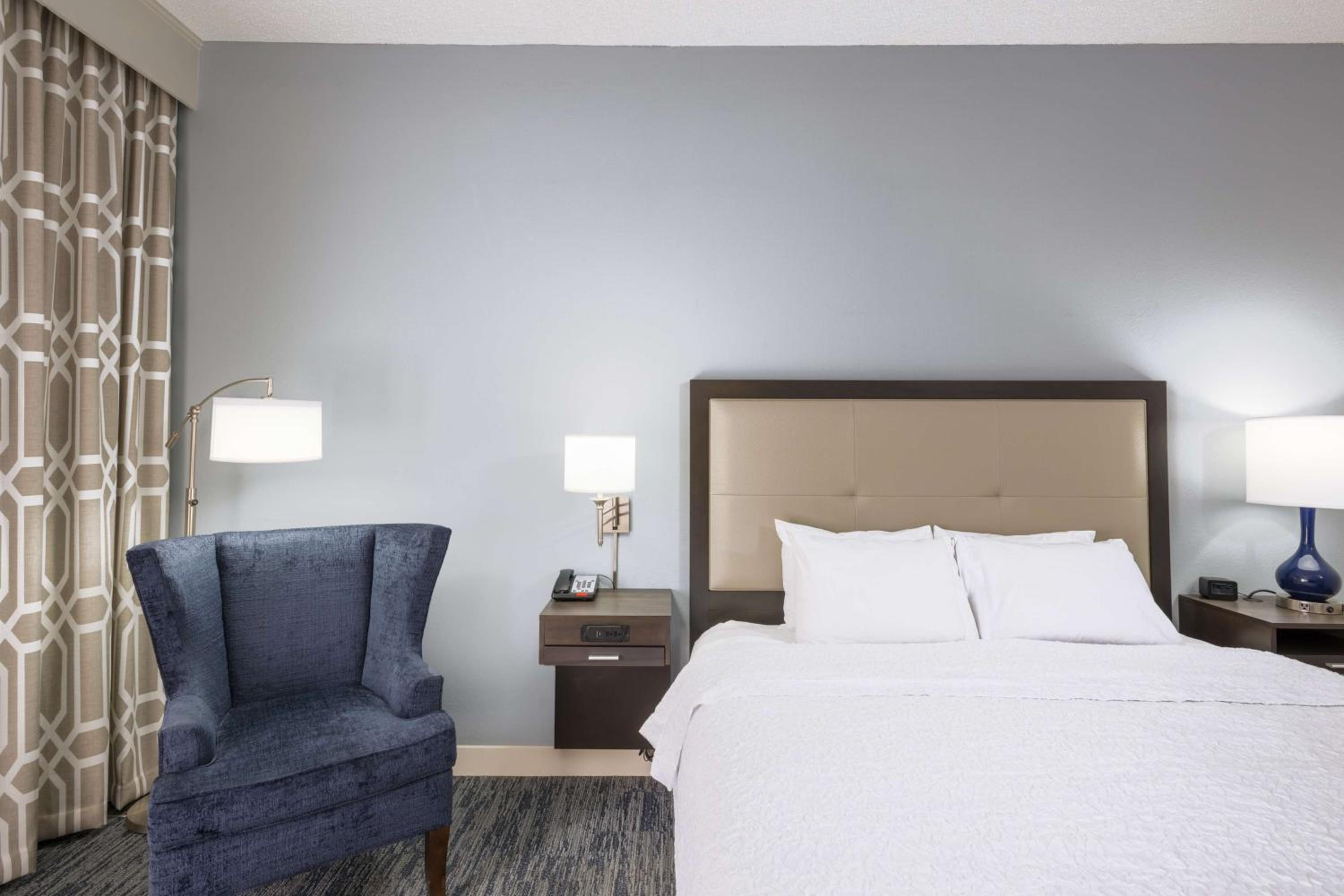 King Room - Mobility Access/Non-Smoking - Photo 4