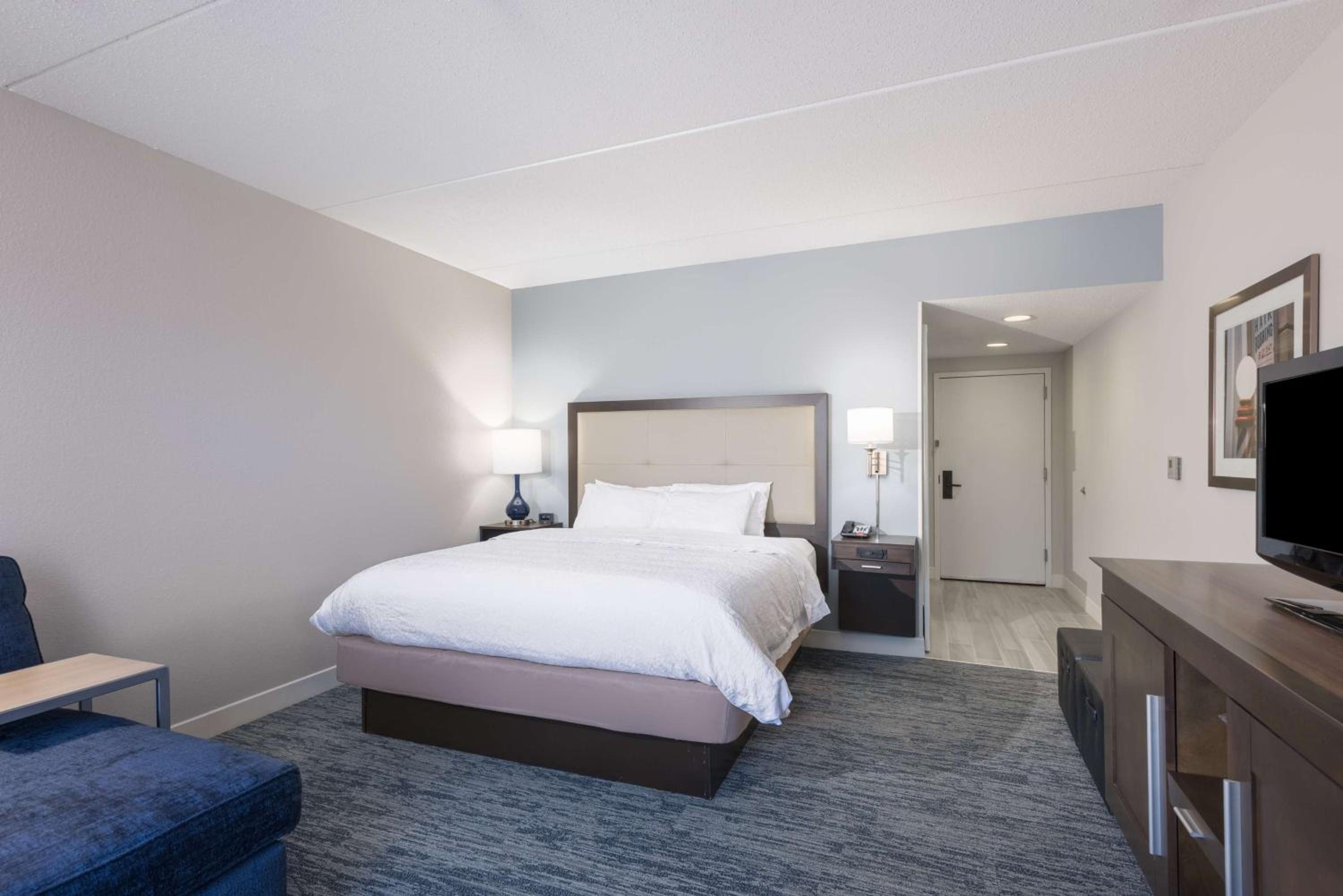 King Room - Non-Smoking - Photo 3