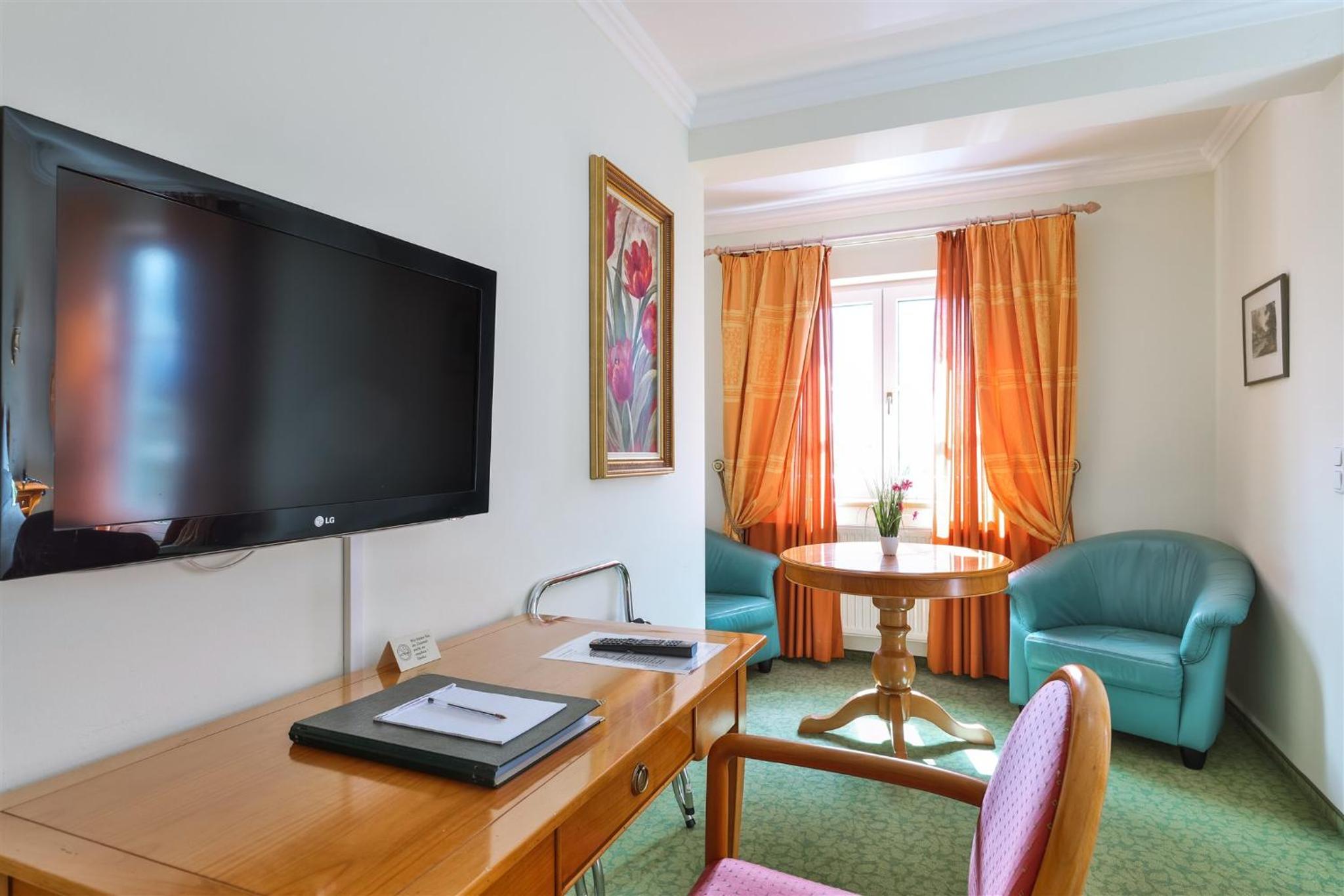 Deluxe Double Room with Balcony photo 3