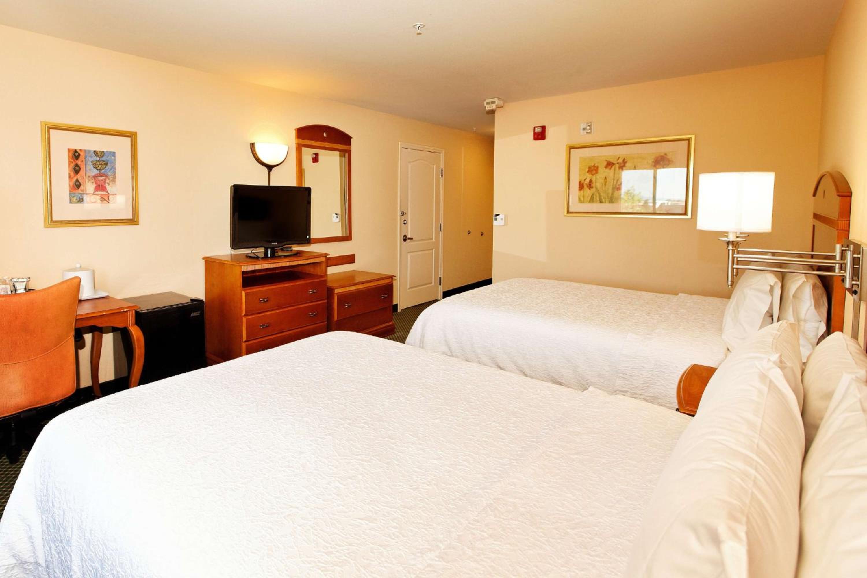 Room with Two Queen Beds - Non-Smoking - Photo 1