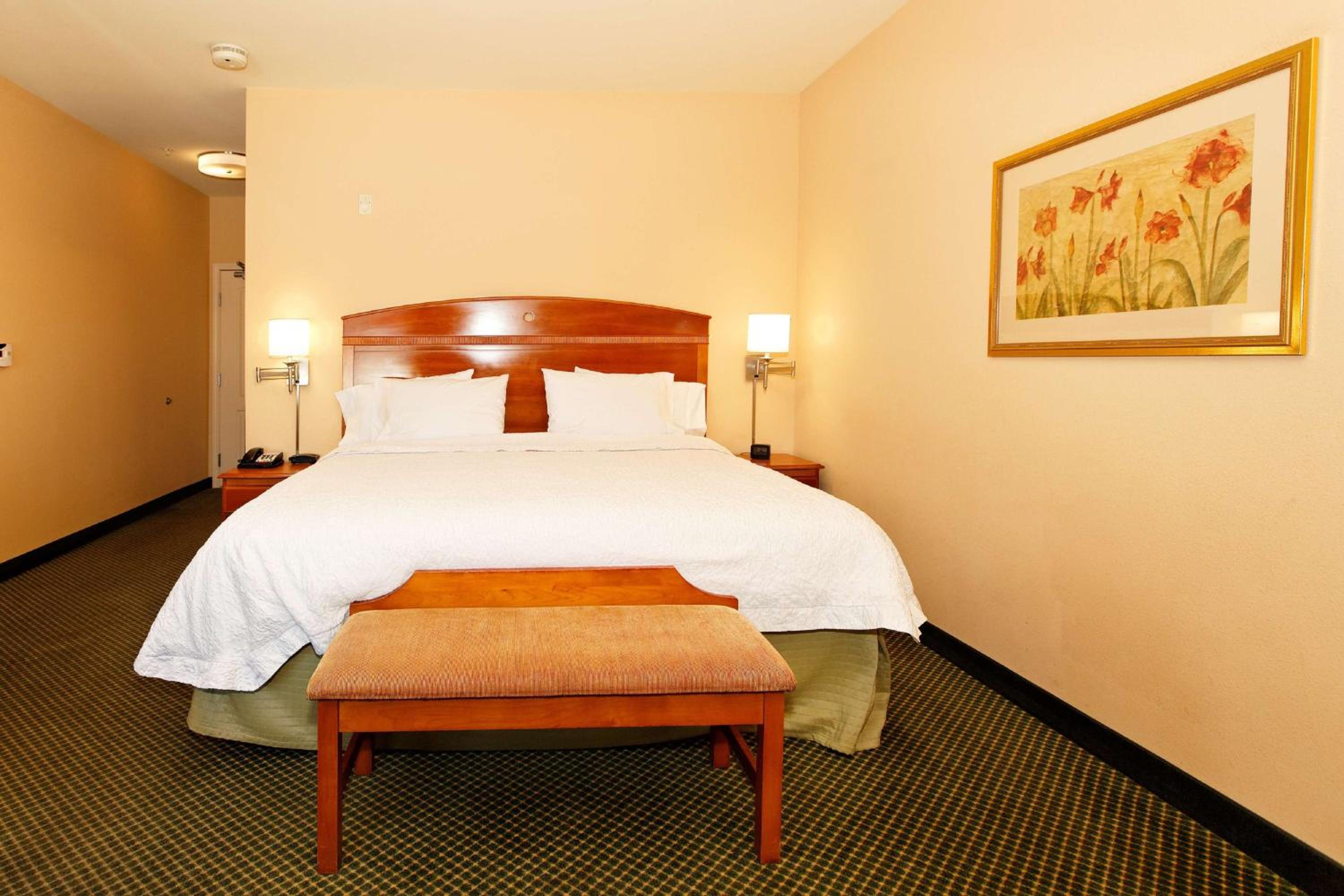 King Room with King Bed - Non-Smoking - Photo 1