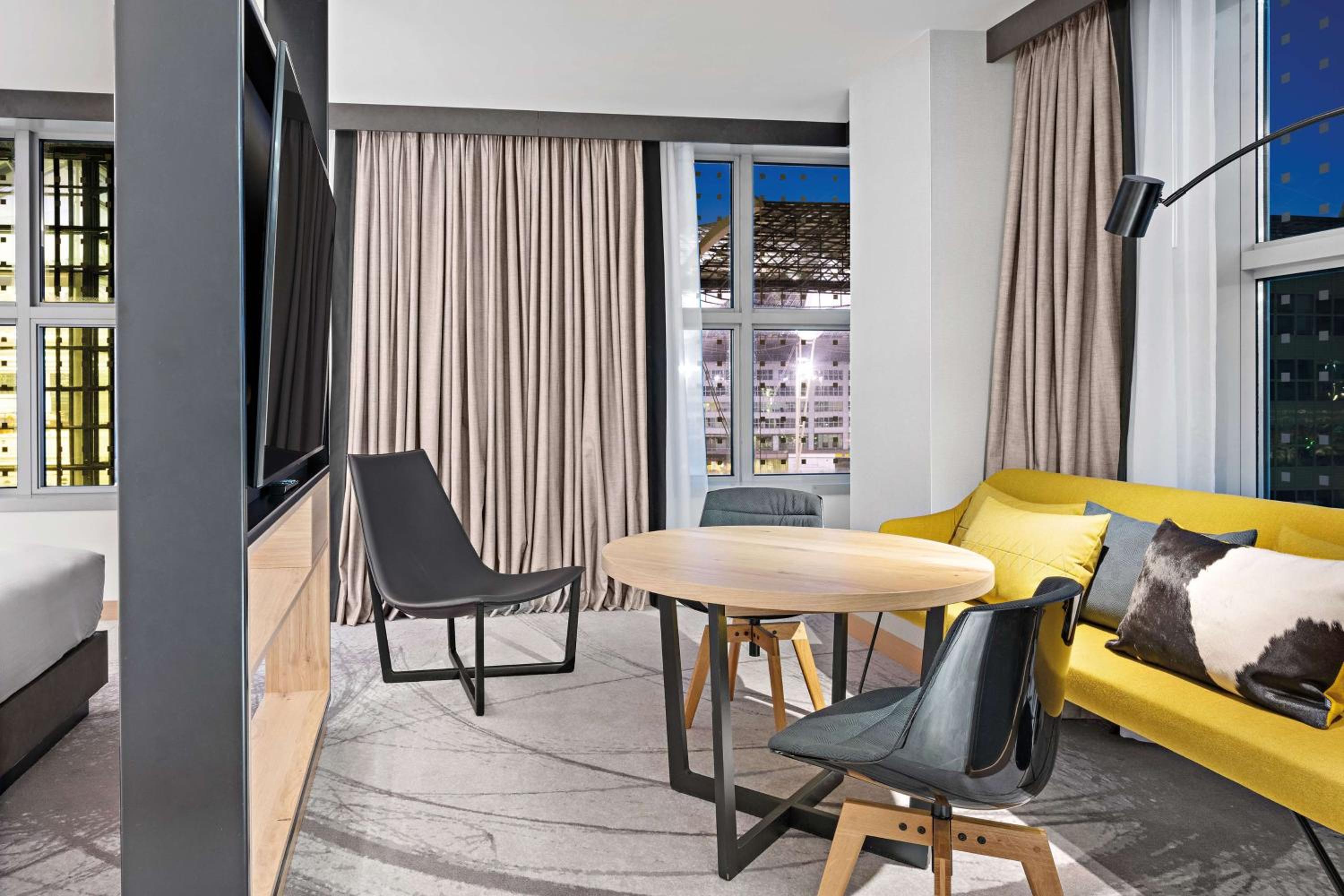 Junior One-Bedroom King Suite