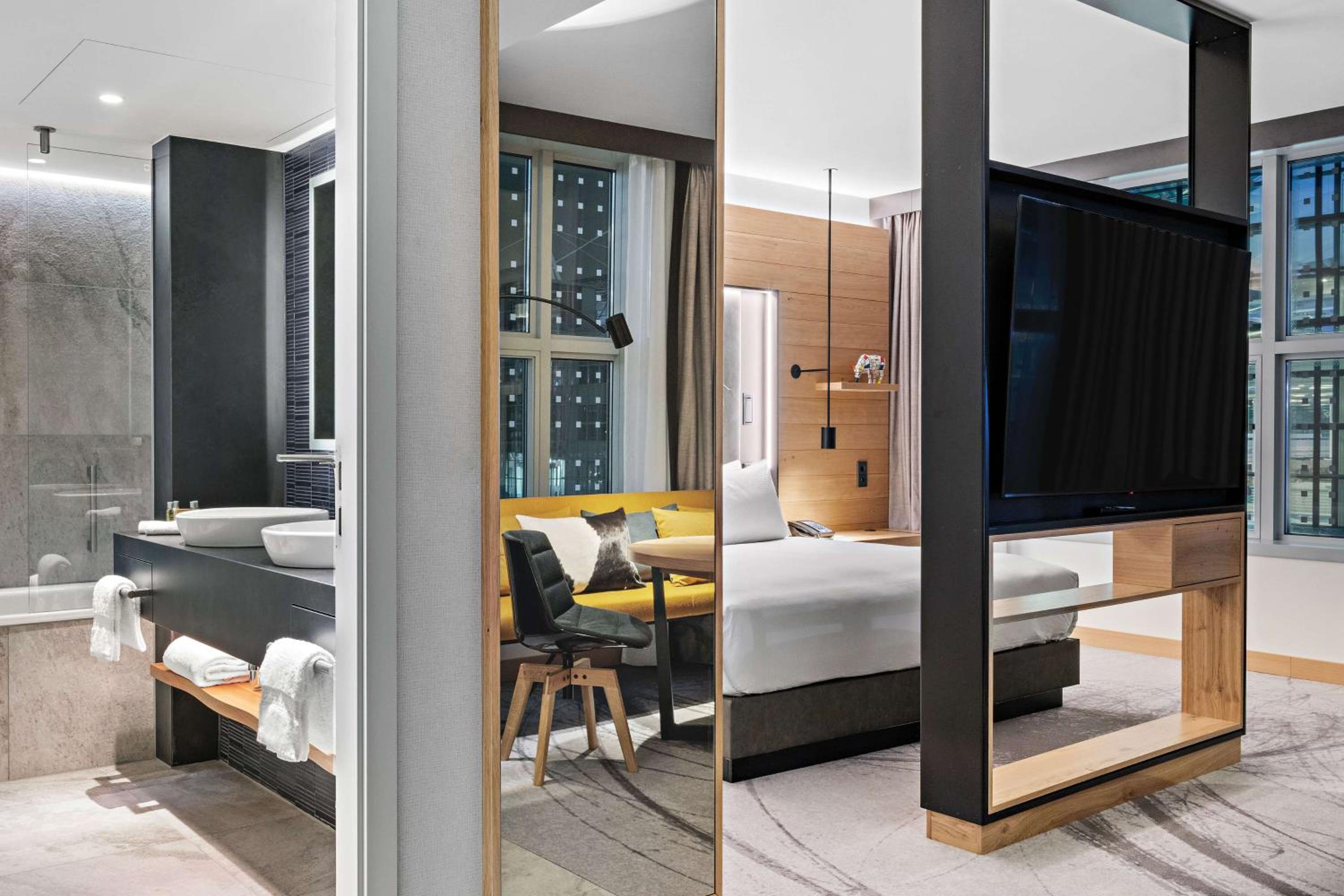 Junior One-Bedroom King Suite