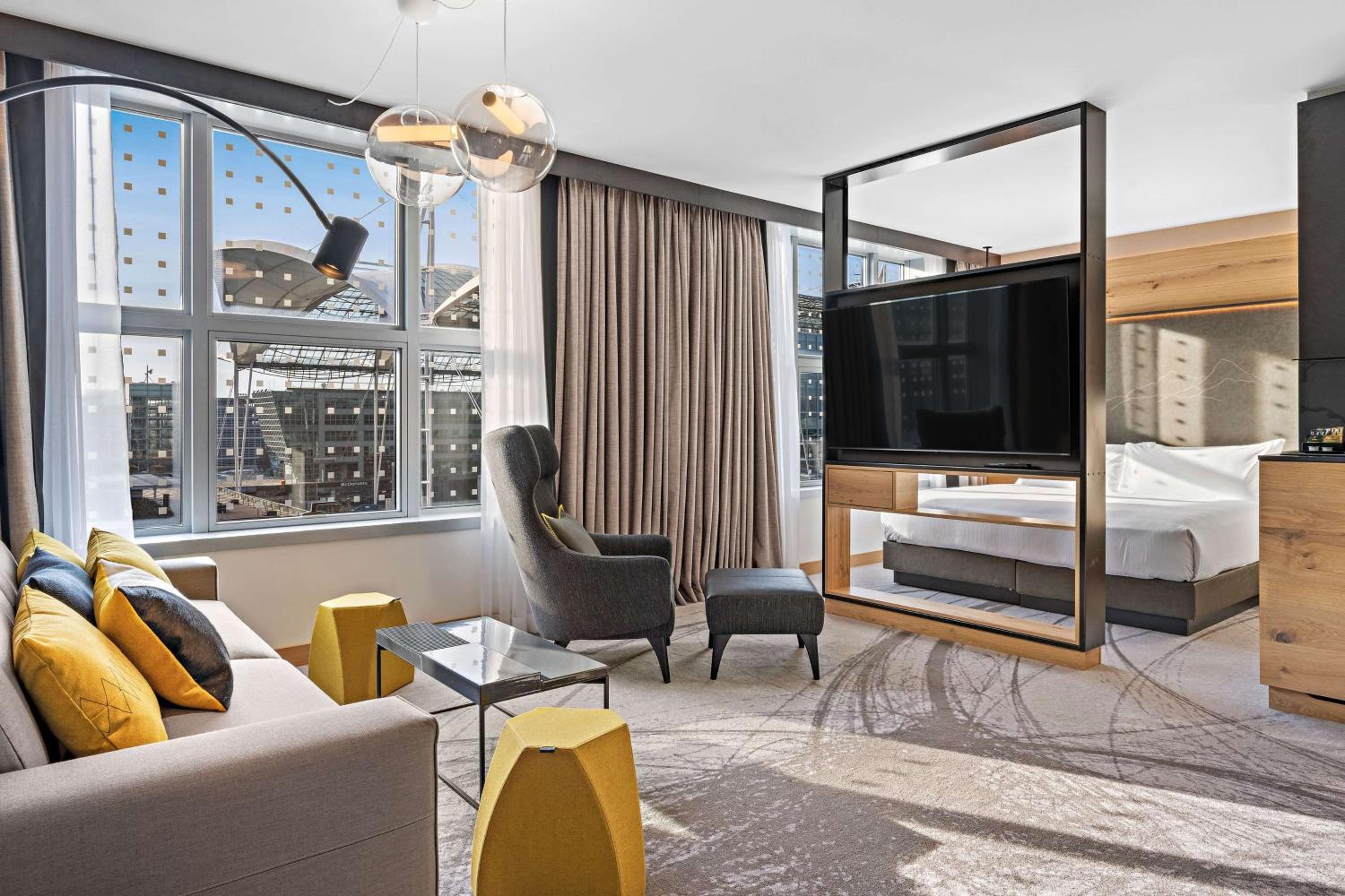 Deluxe One-Bedroom King Suite