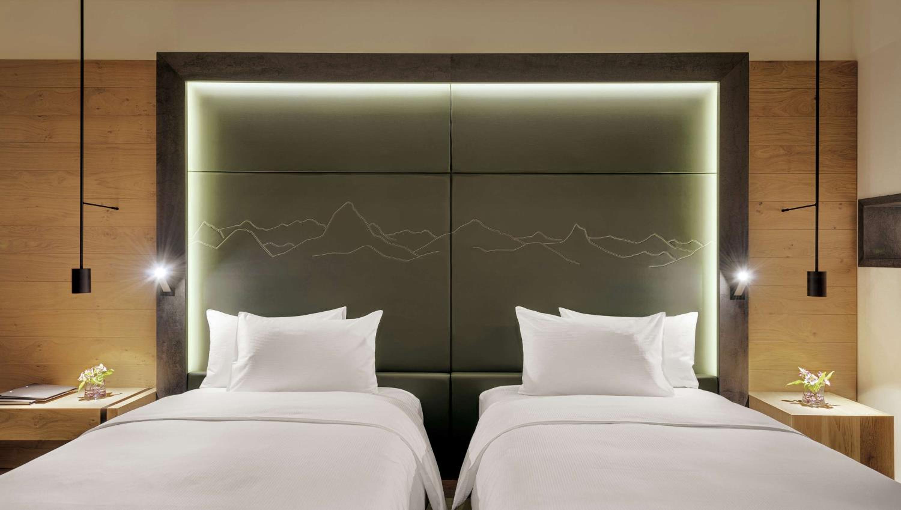 Executive Twin Room with Executive Lounge Access thumbnail 5