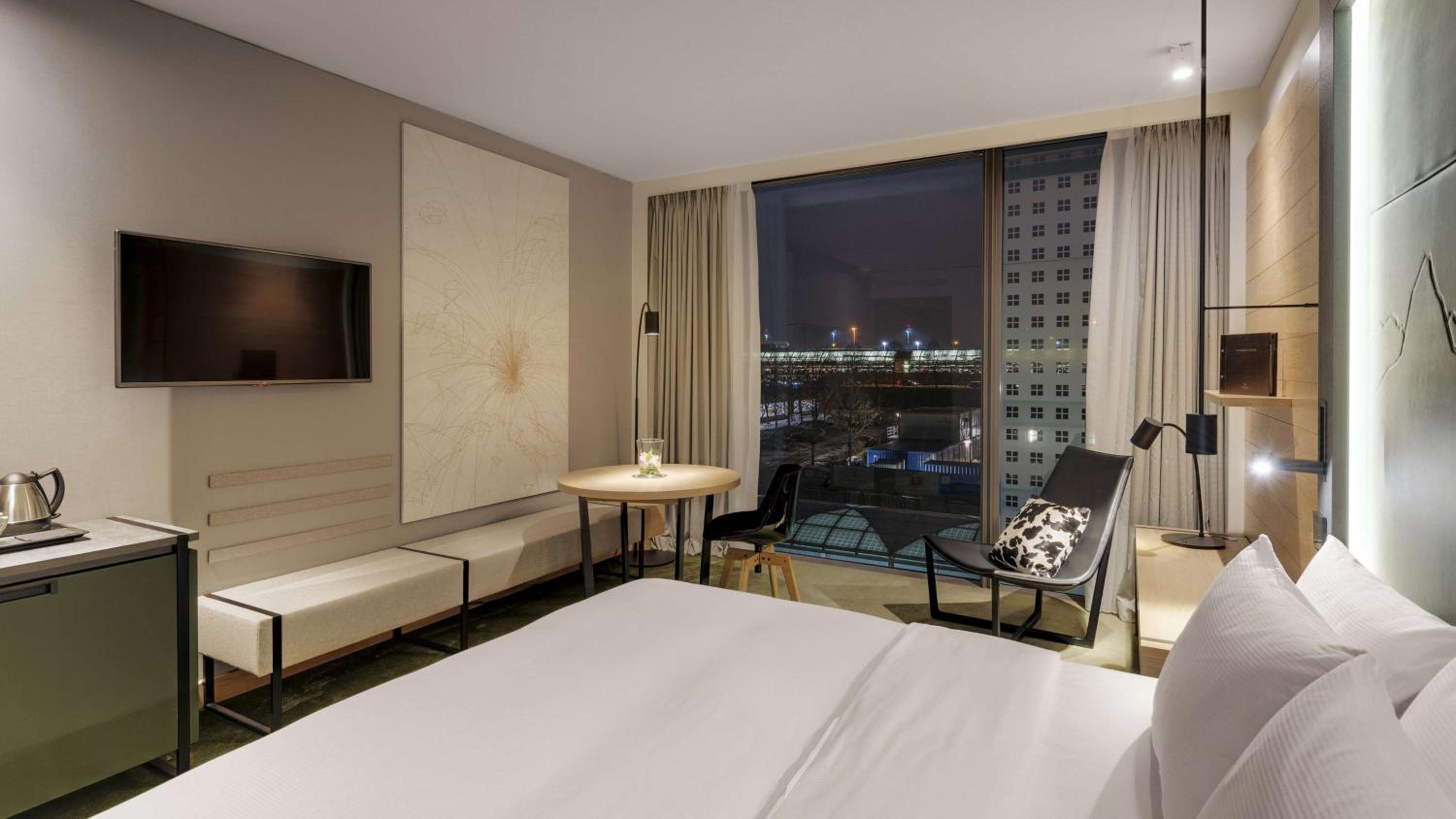 Deluxe King Room - Photo 12