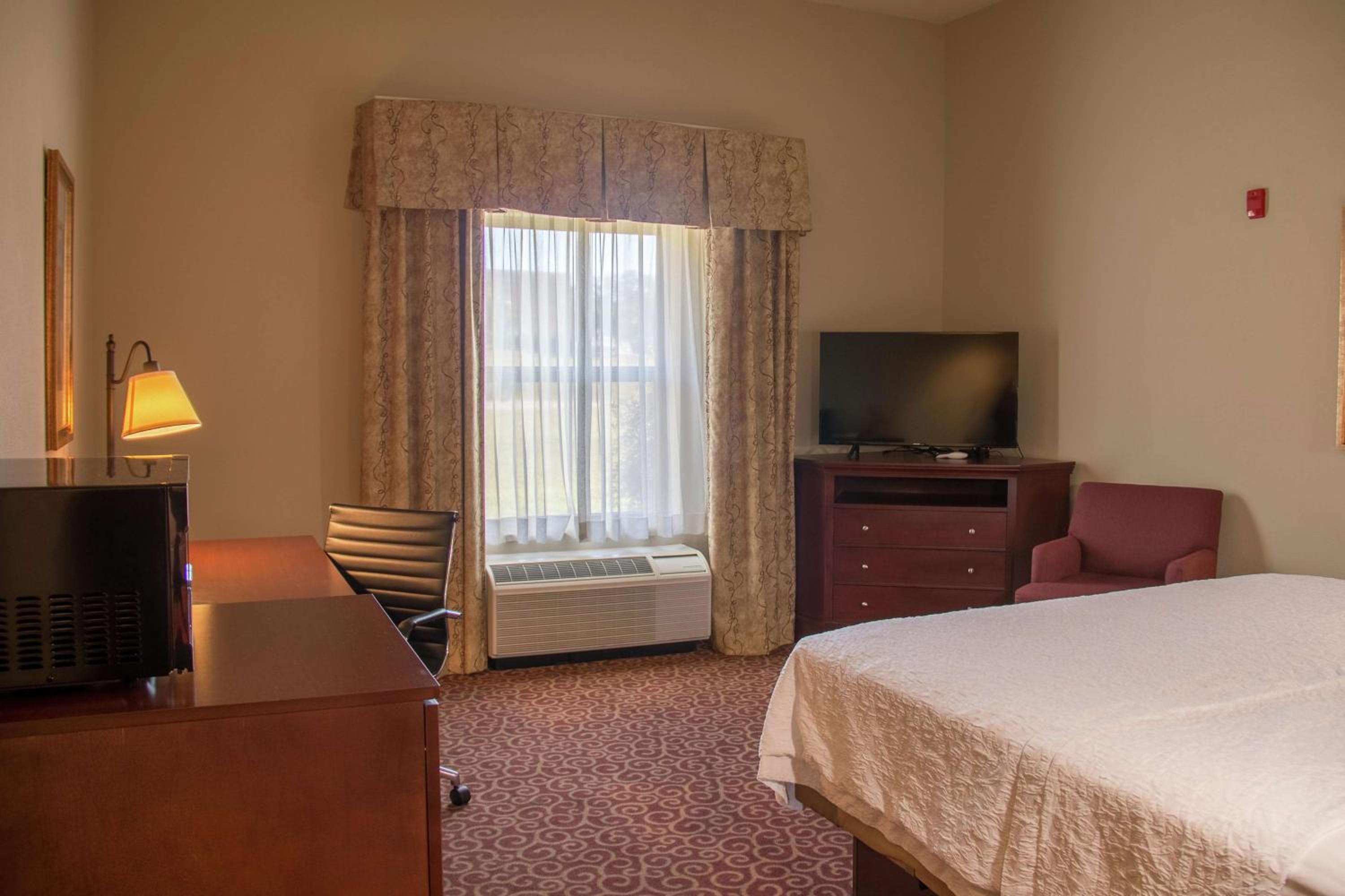 King Room with King Bed - Non-Smoking - Photo 1