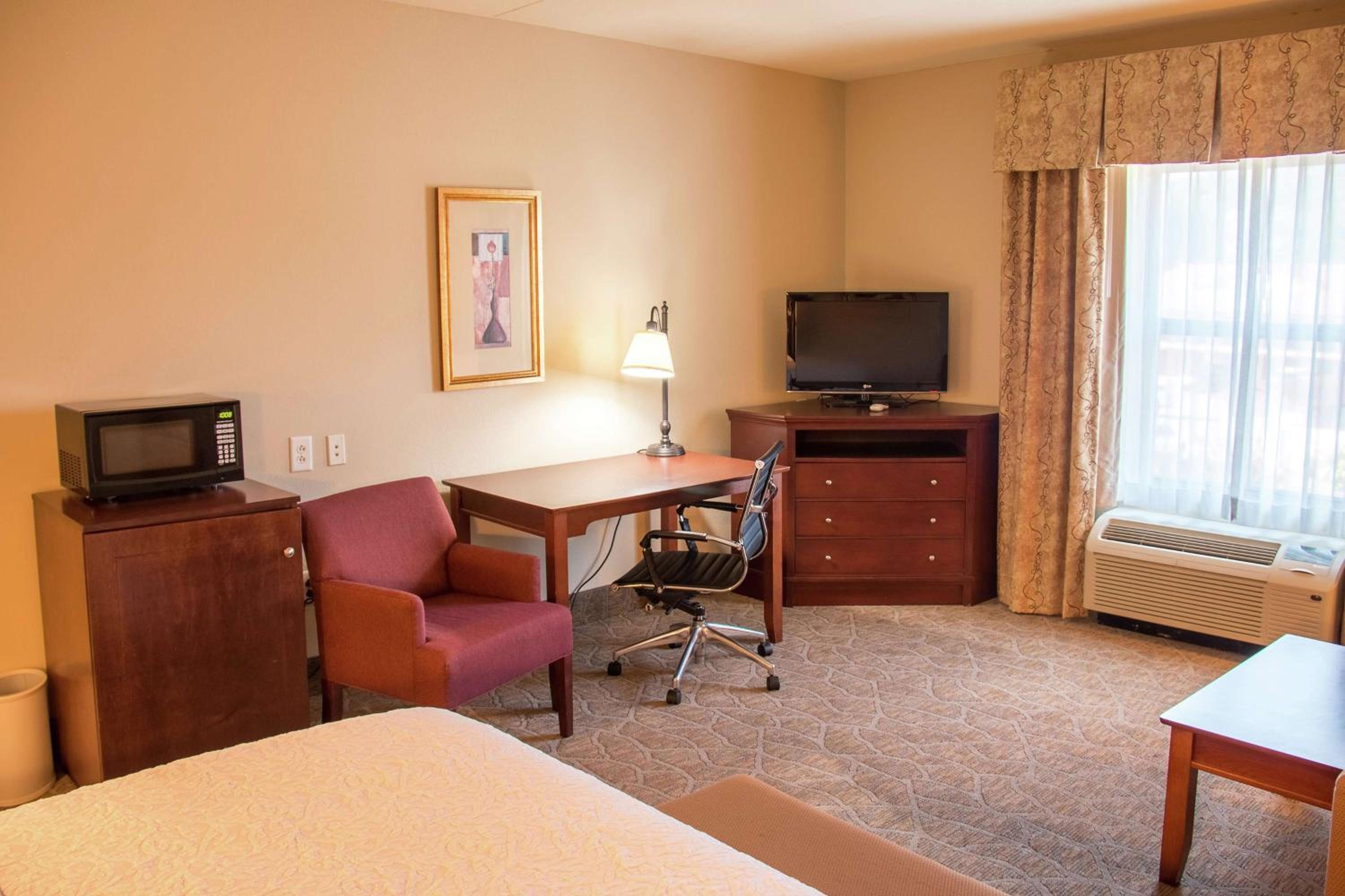 King Room with Roll-In Shower - Mobility Access/Non-Smoking photo 3