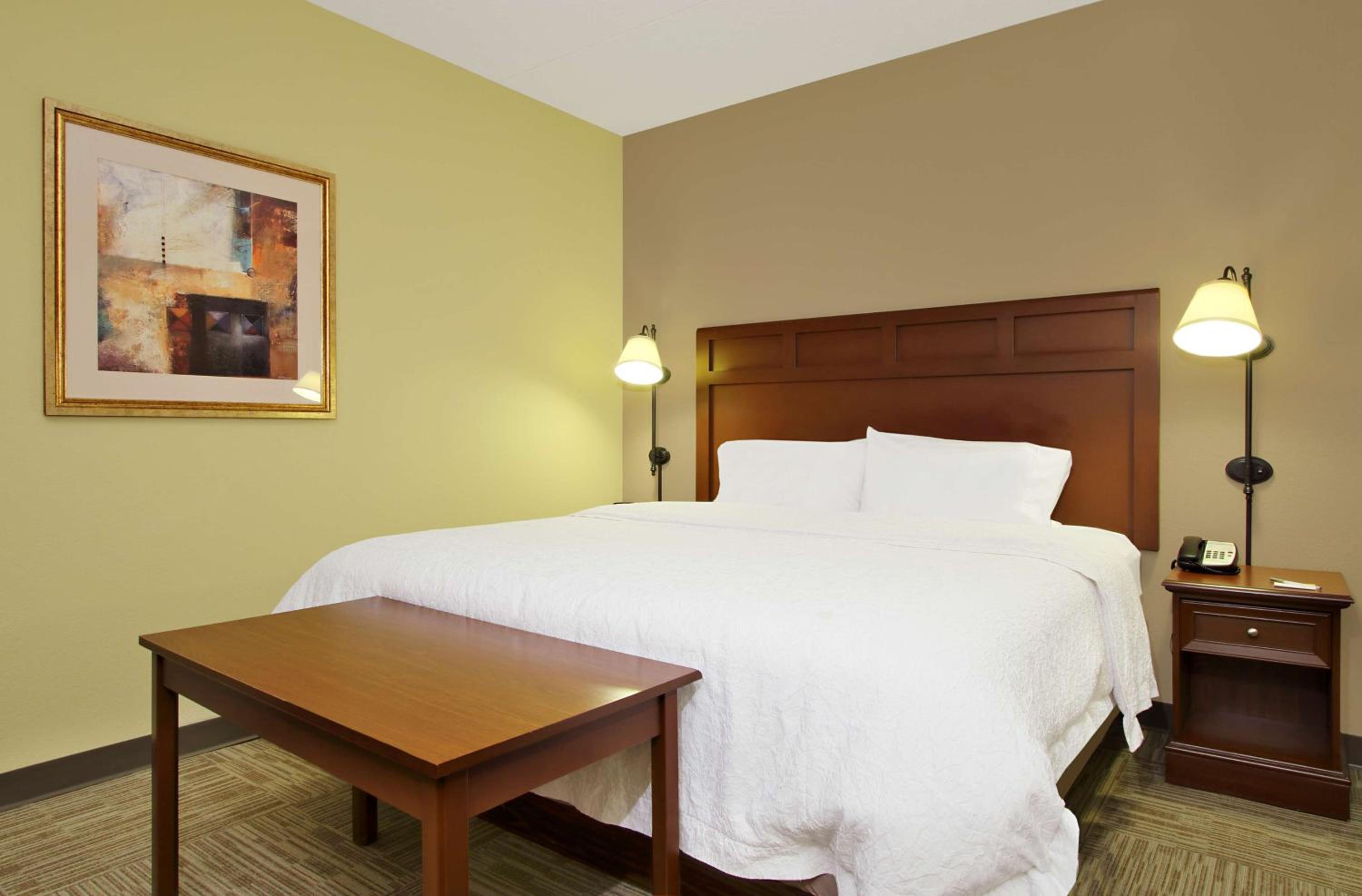 King Room with King Bed - Non-Smoking - Photo 1