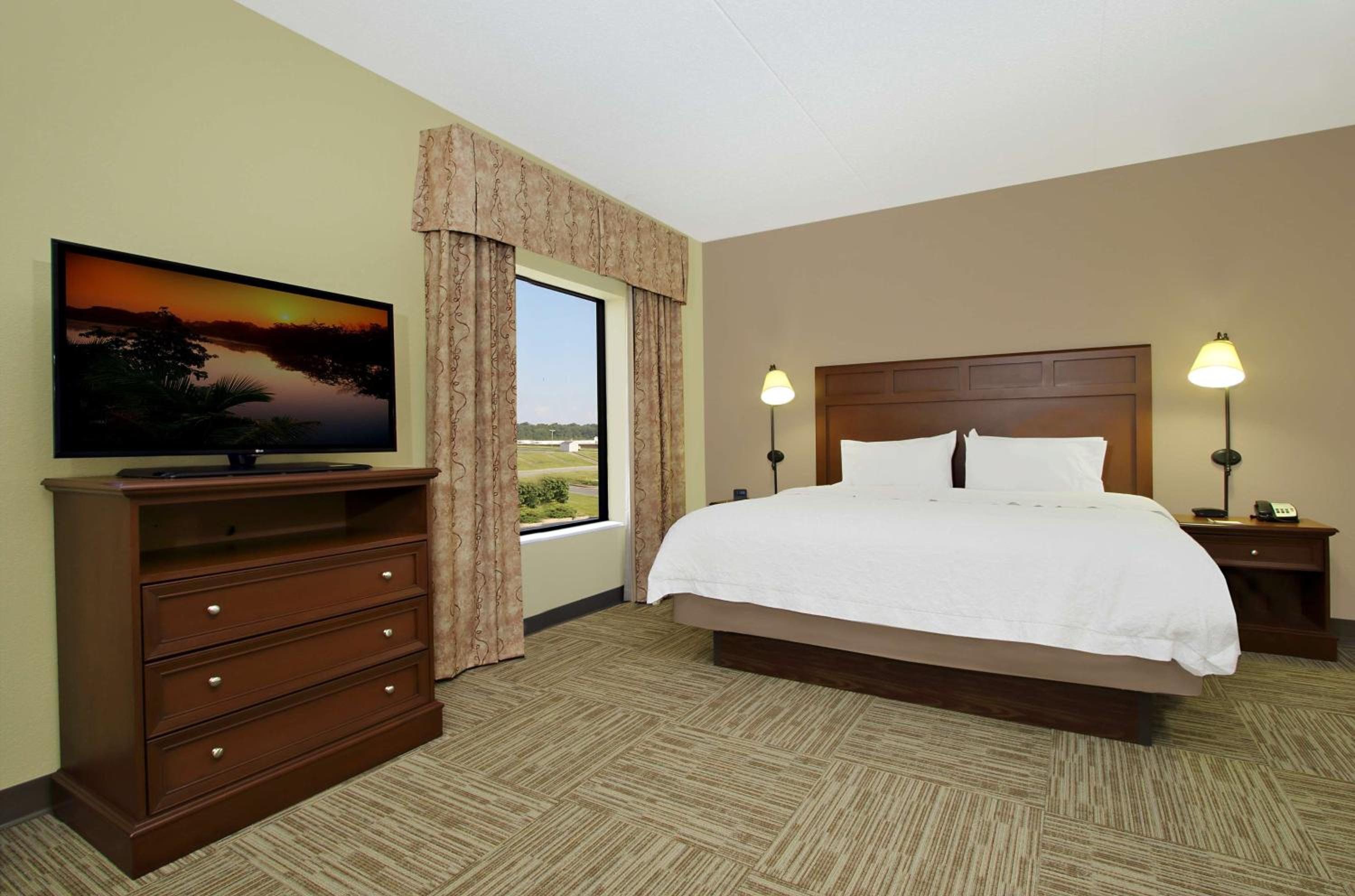 King Studio Suite with Sofa Bed - Non-Smoking - Photo 3