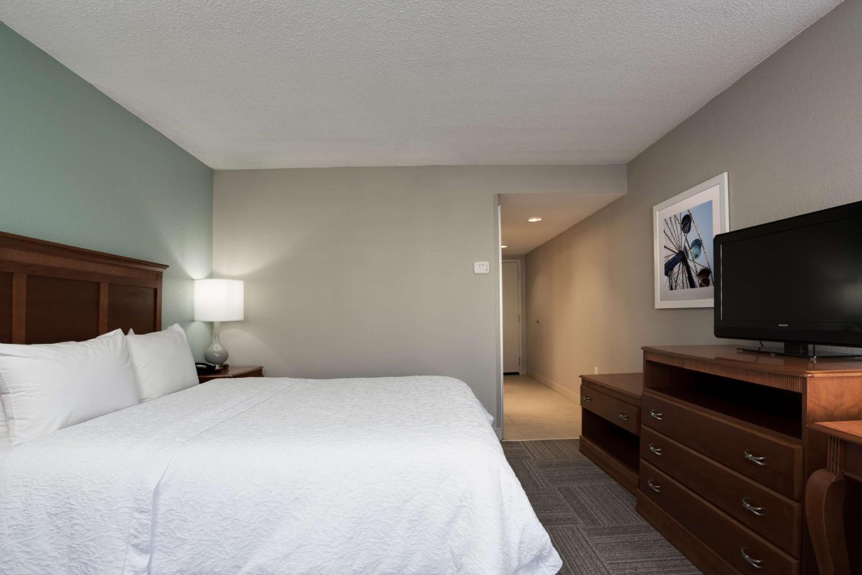 Queen Room With Mobility Access/Non-Smoking