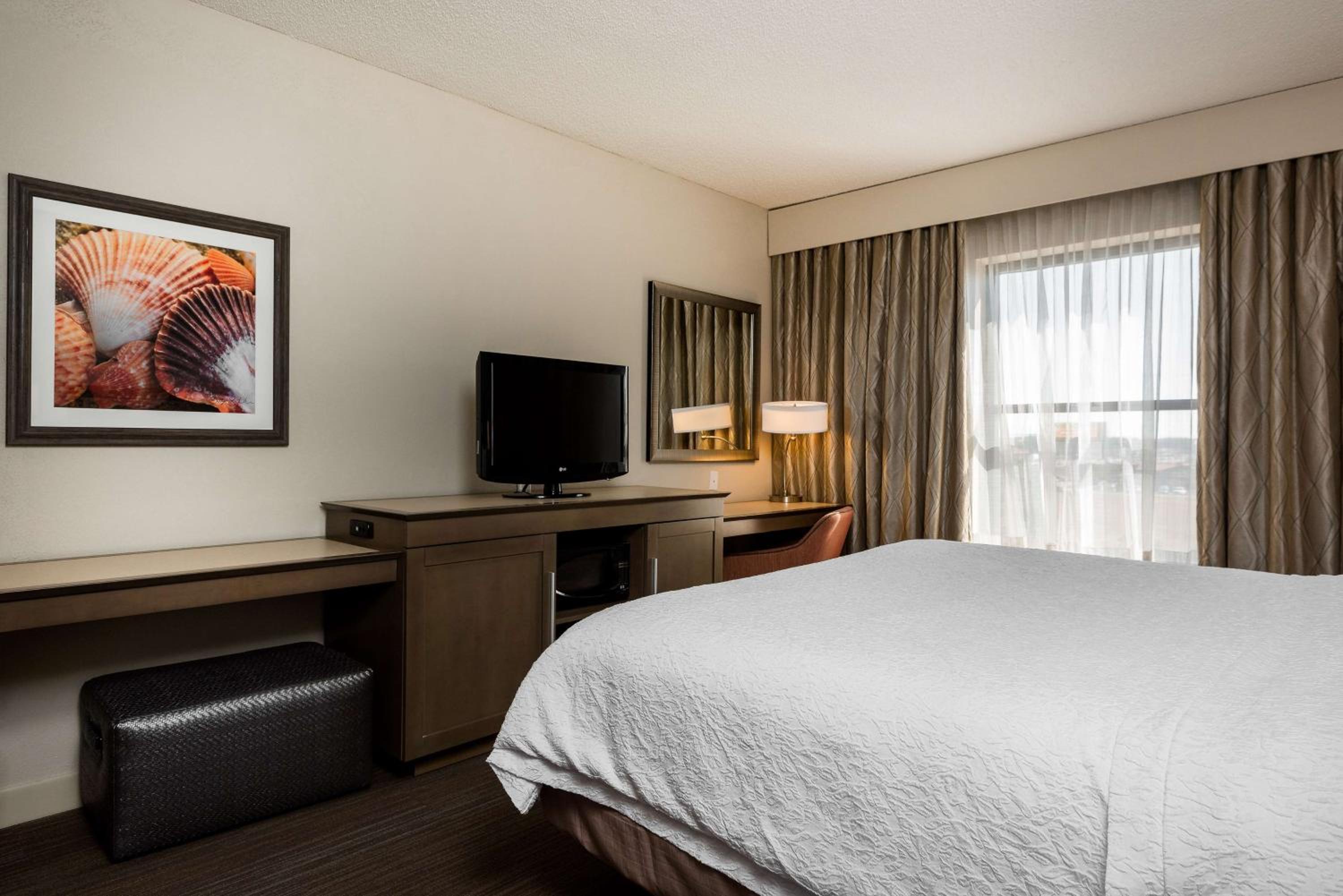 King Room with King Bed - Non-Smoking - Photo 1
