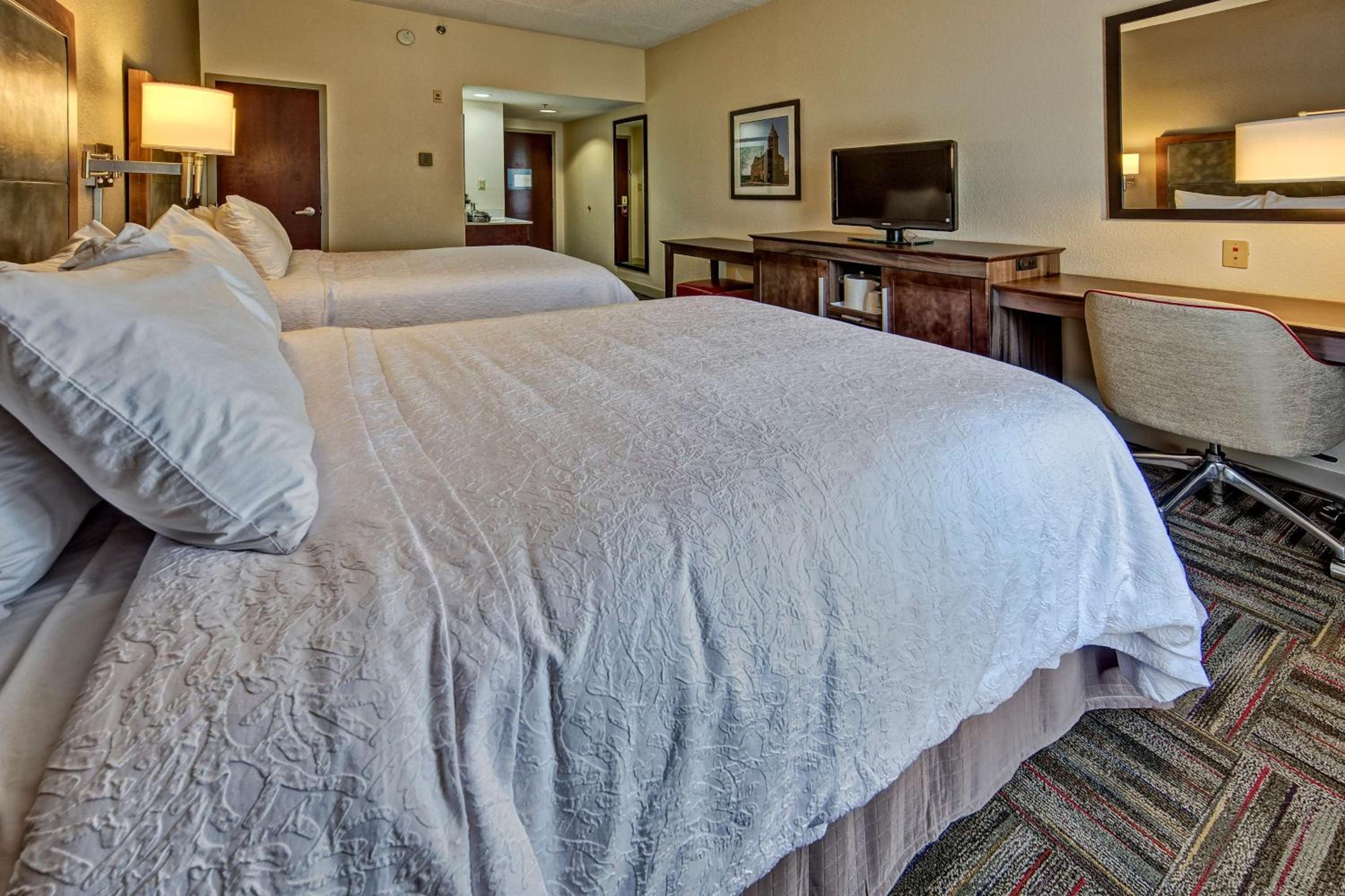 Room with Two Queen Beds - Non-Smoking - Photo 1