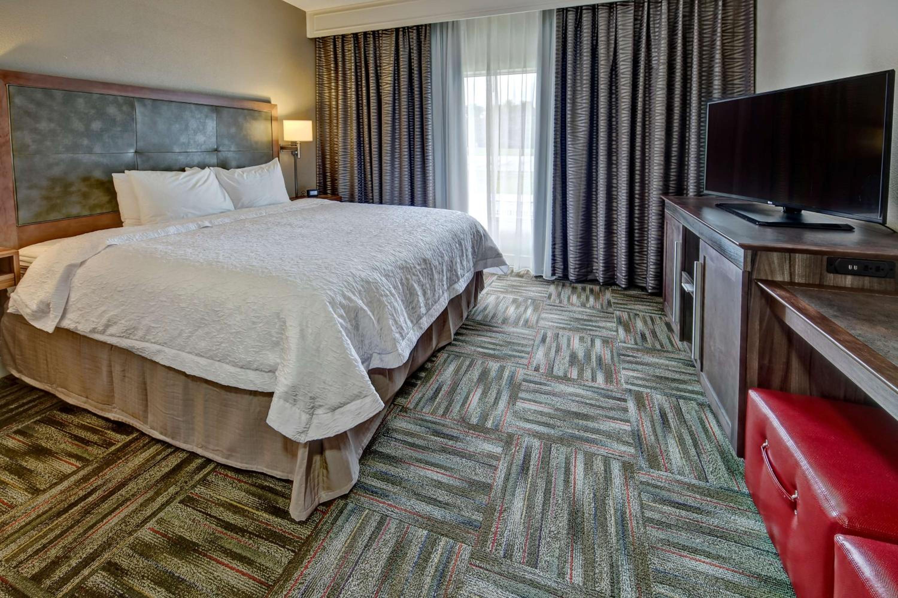 One-Bedroom King Suite with Sofa Bed - Non-Smoking - Photo 3