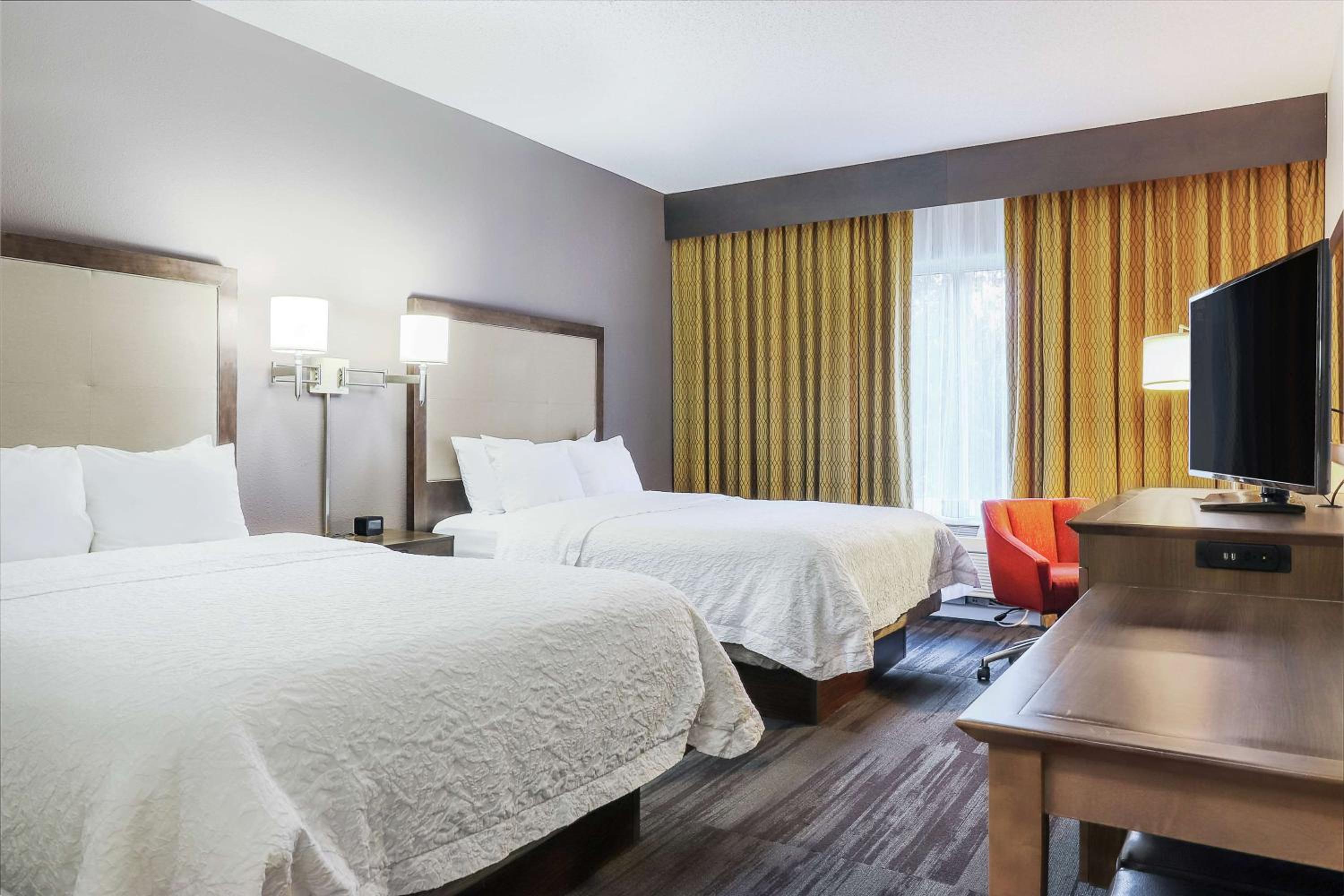 Queen Room with Two Queen Beds - Non-Smoking photo 1