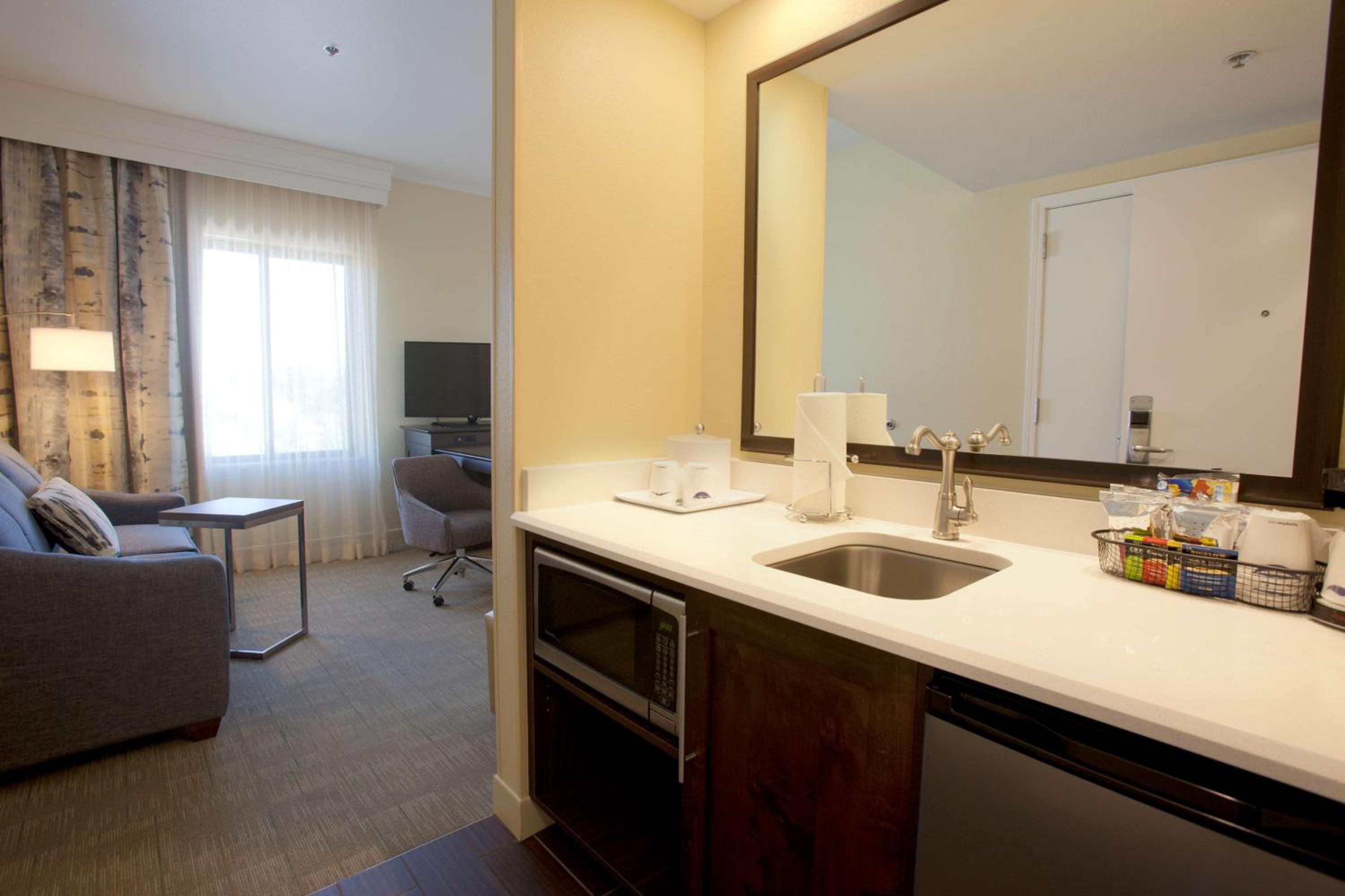 King Studio Suite with Sofa Bed - Non-Smoking photo 2