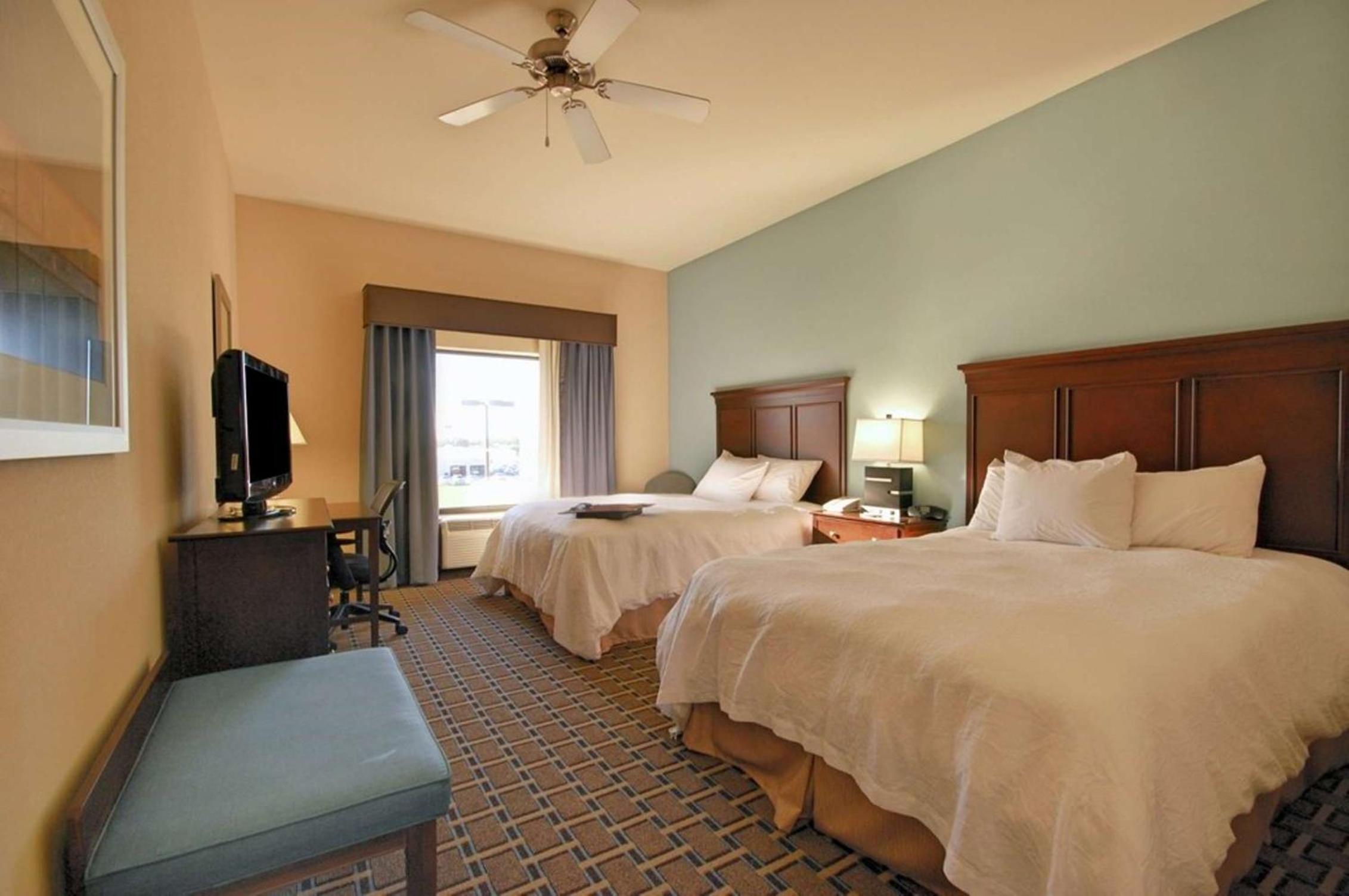 Room with Two Queen Beds - Non-Smoking - Photo 1