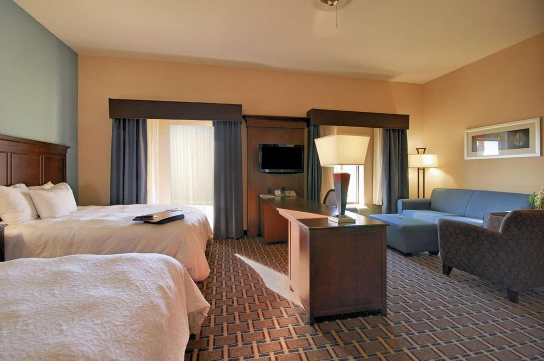 Queen Studio Suite with Two Queen Beds - Non-Smoking - Photo 1
