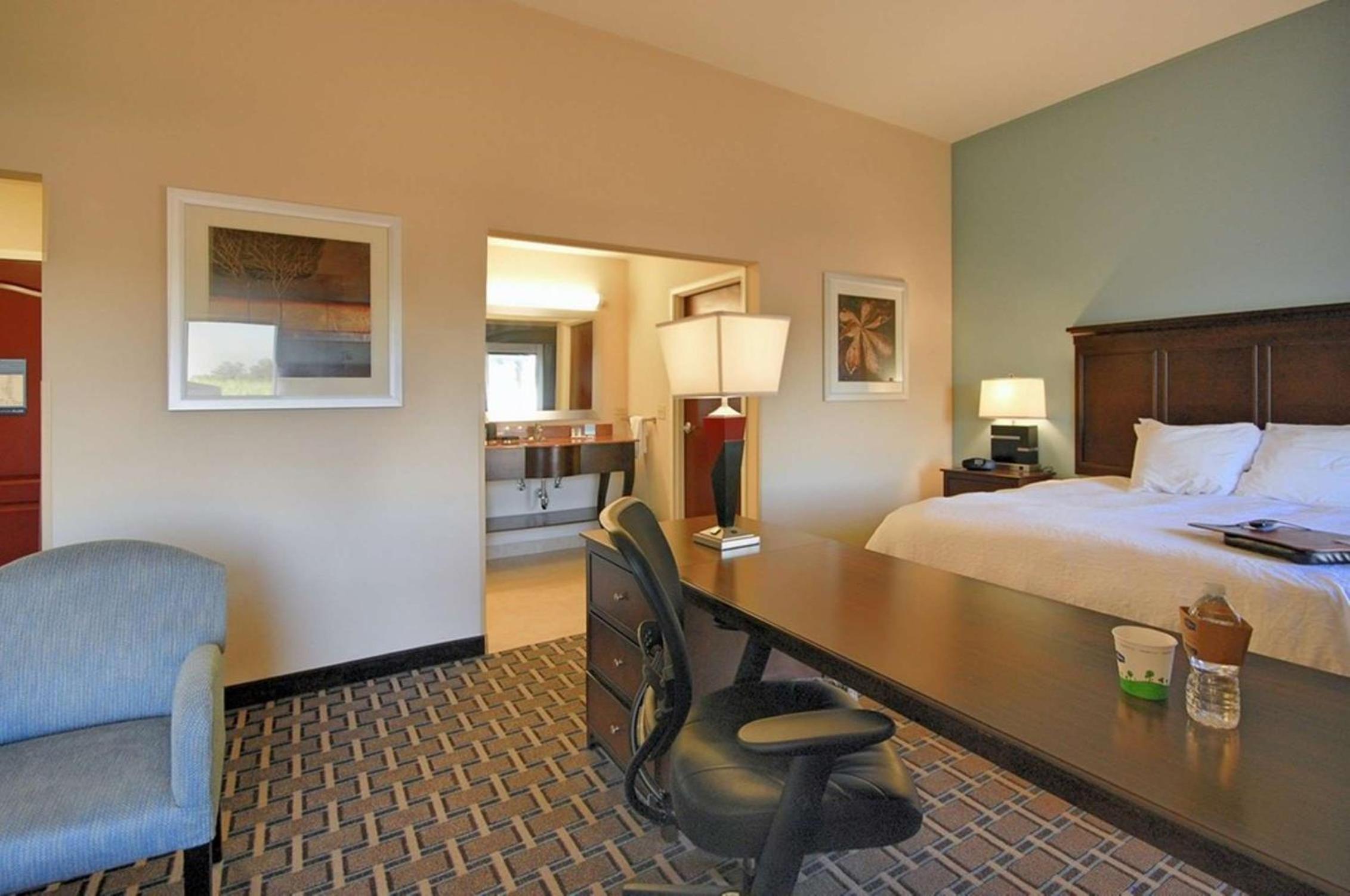 King Studio Suite - Non-Smoking - Photo 4