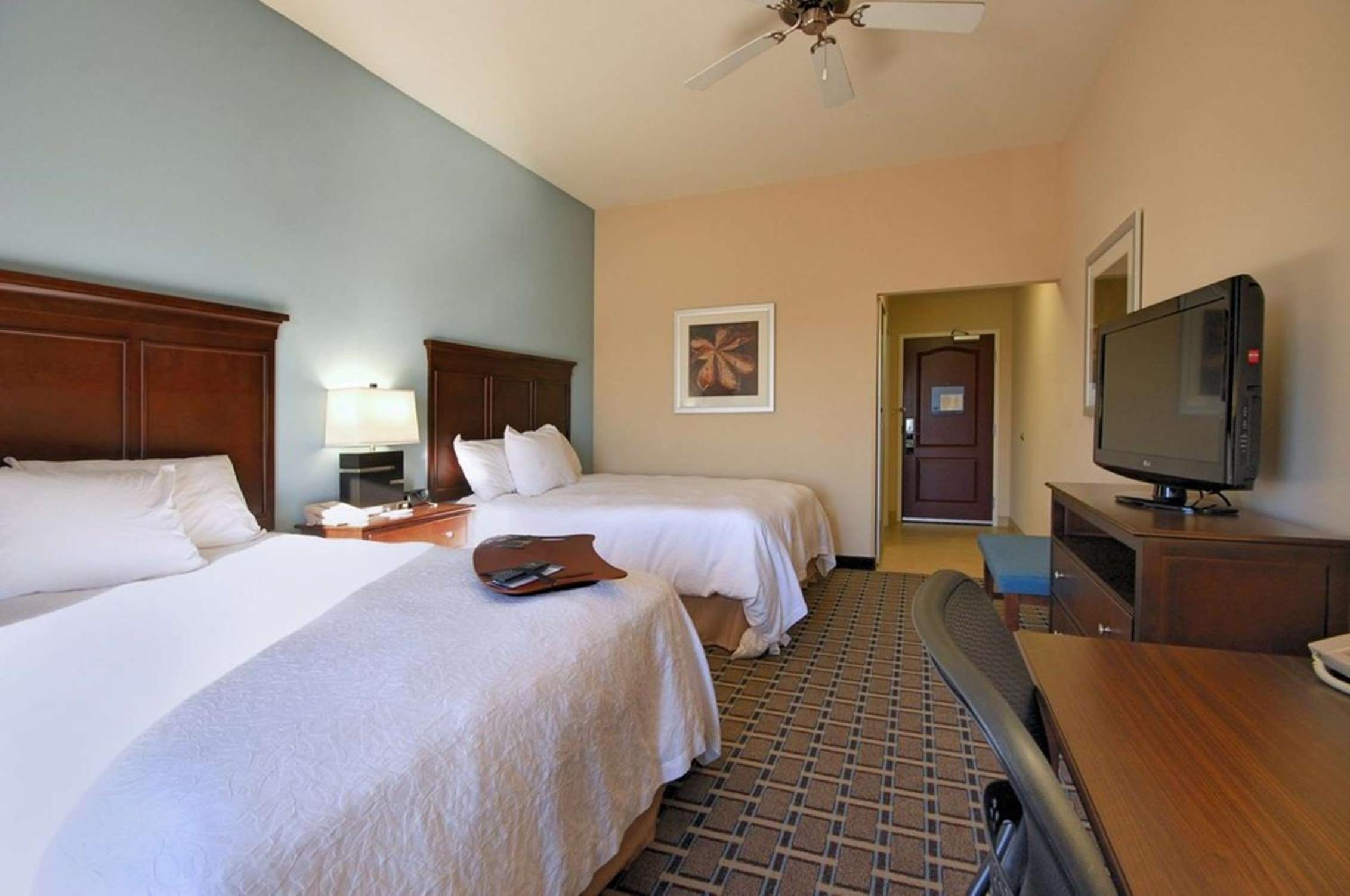 Room with Two Queen Beds - Non-Smoking - Photo 7