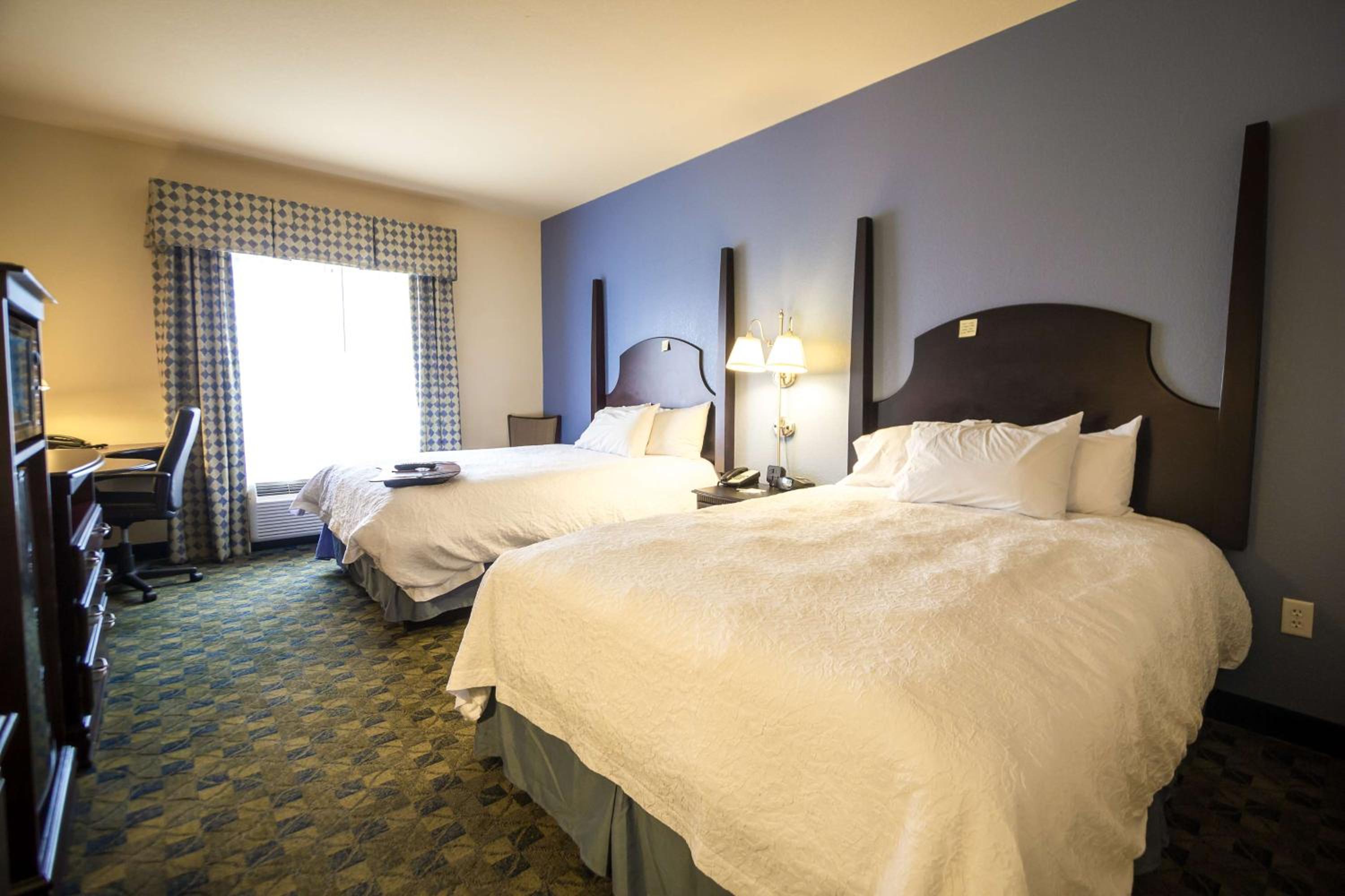 Room with Two Queen Beds - Non-Smoking - Photo 2