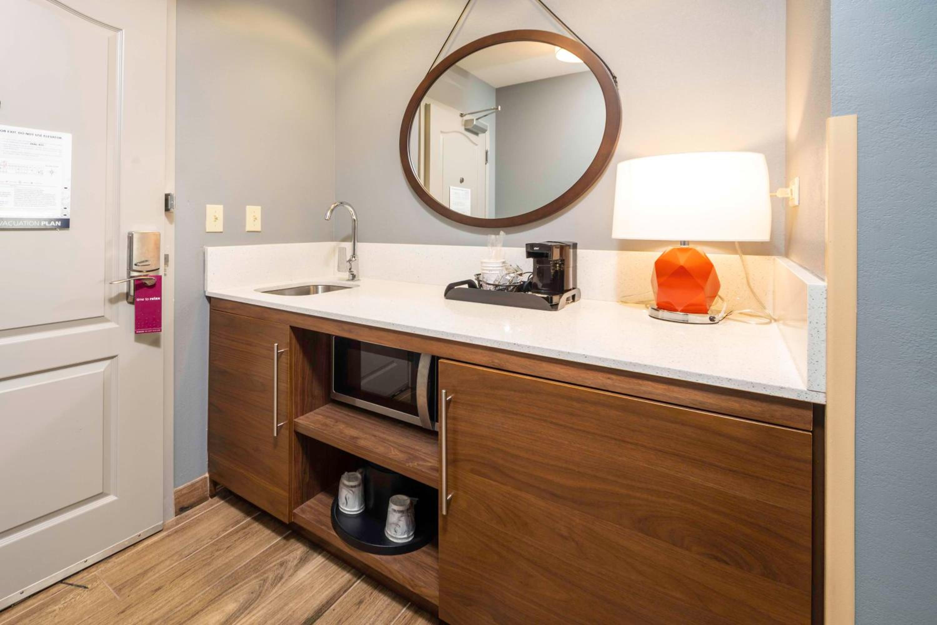 King Studio Suite - Non-Smoking - Photo 8