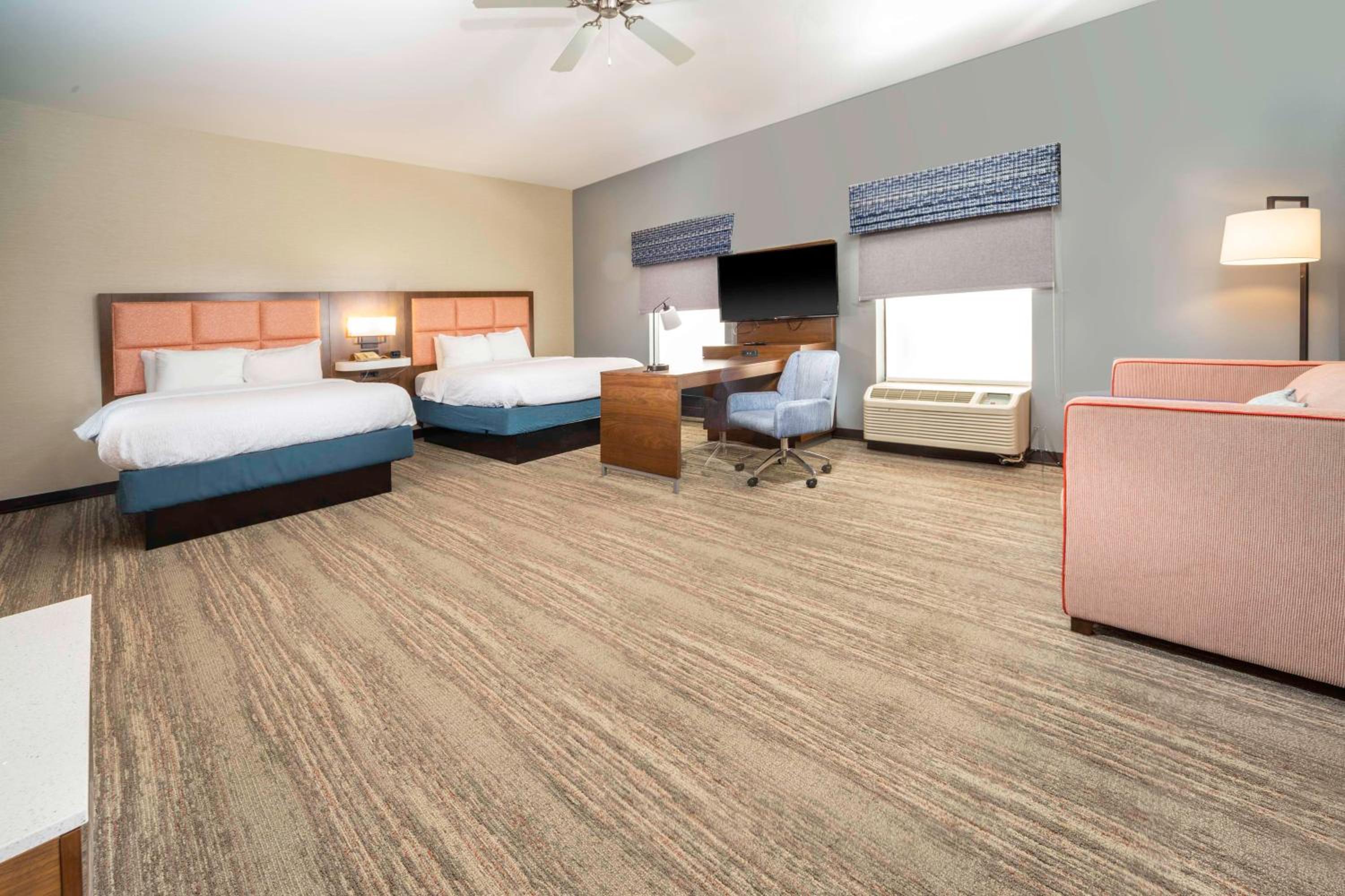 Queen Studio Suite with Two Queen Beds - Non-Smoking - Photo 4