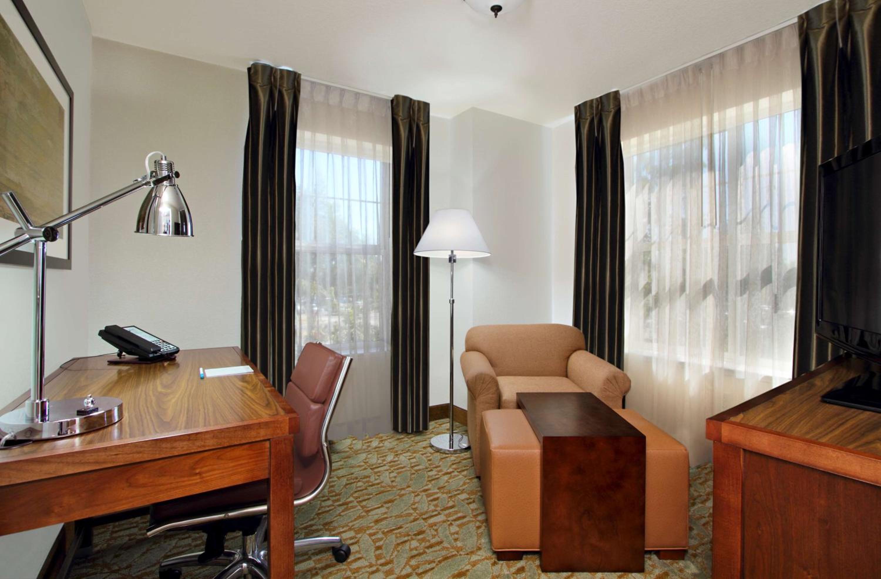 Deluxe One-Bedroom Suite