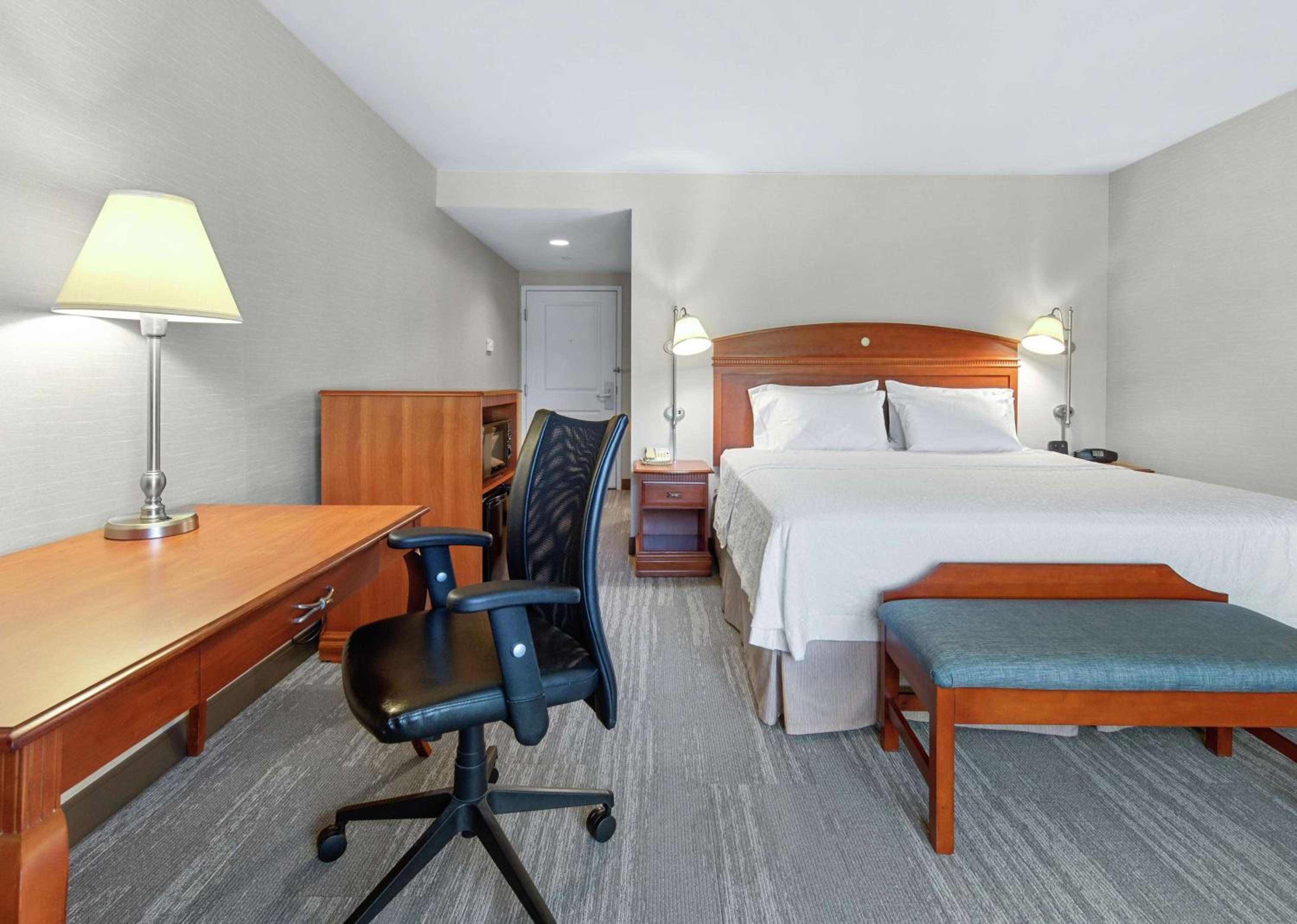 King Room with King Bed - Non-Smoking - Photo 2