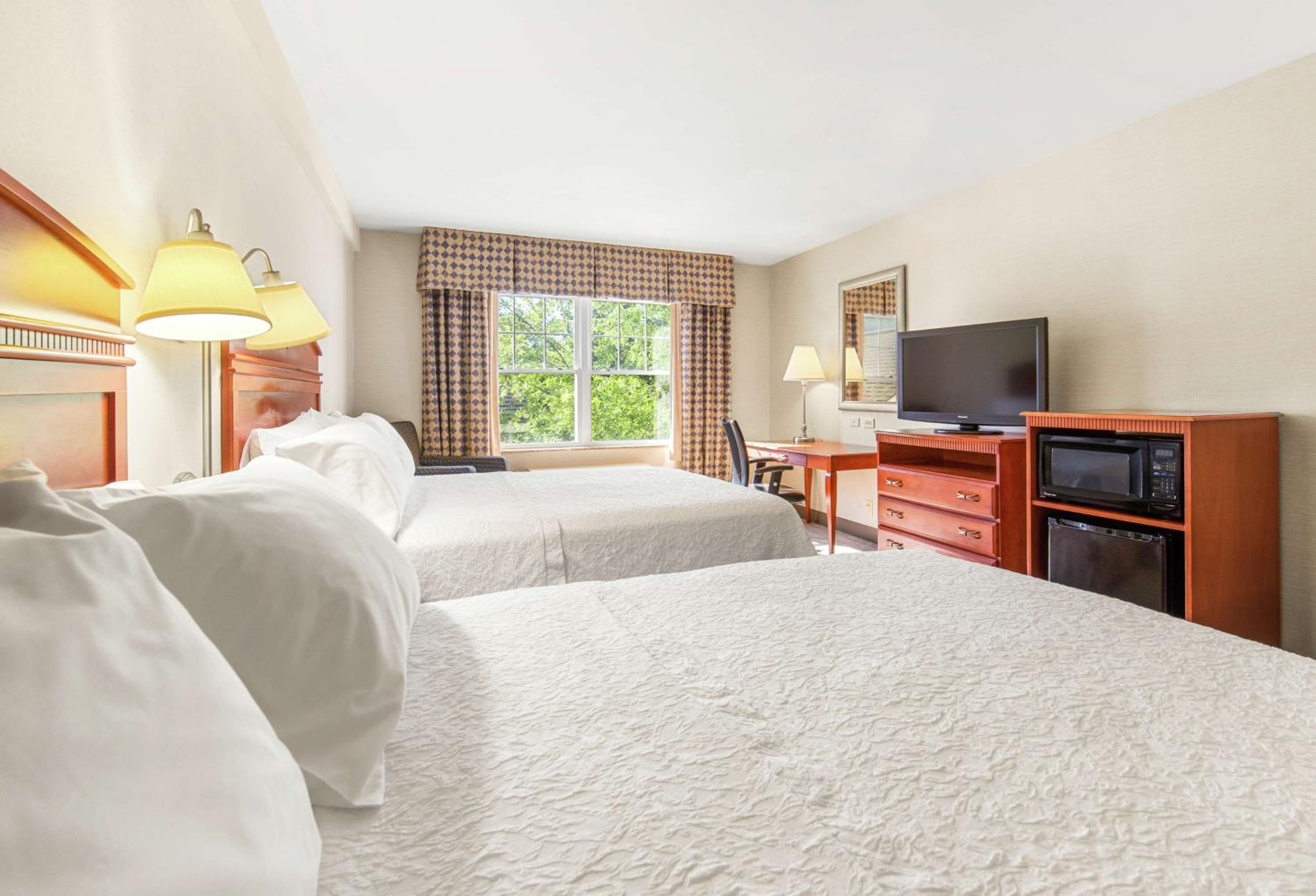 Room with Two Queen Beds - Non-Smoking - Photo 3